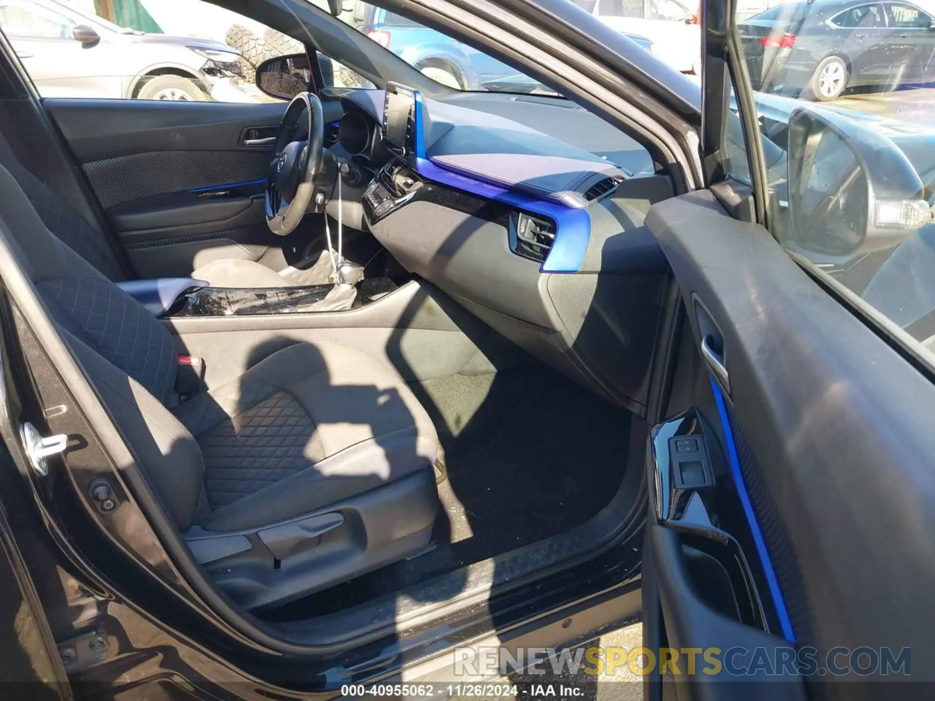 5 fotografías del automóvil dañado NMTKHMBX9LR103890 TOYOTA C-HR 2020