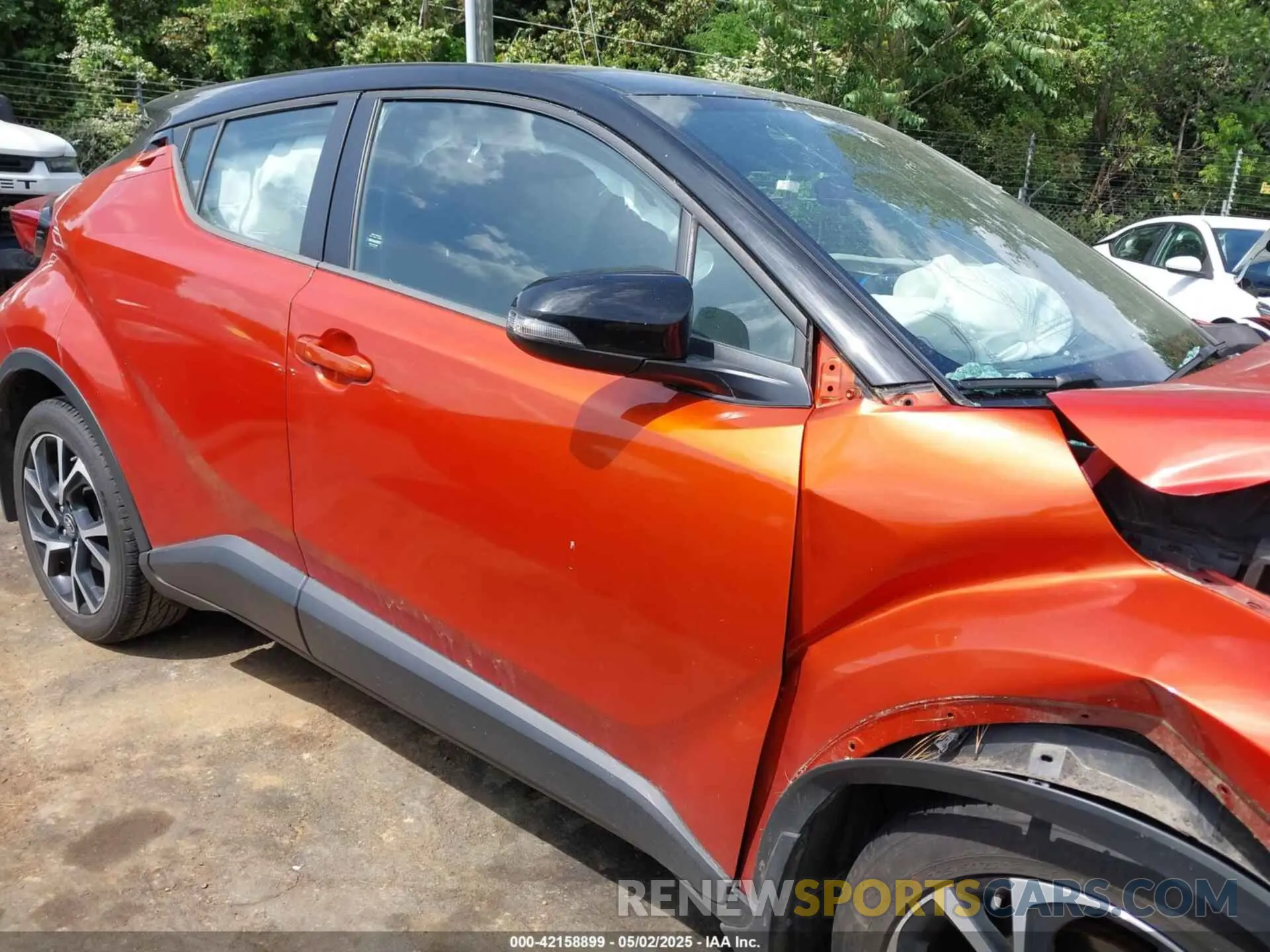13 fotografías del automóvil dañado NMTKHMBX9LR107762 TOYOTA C-HR 2020