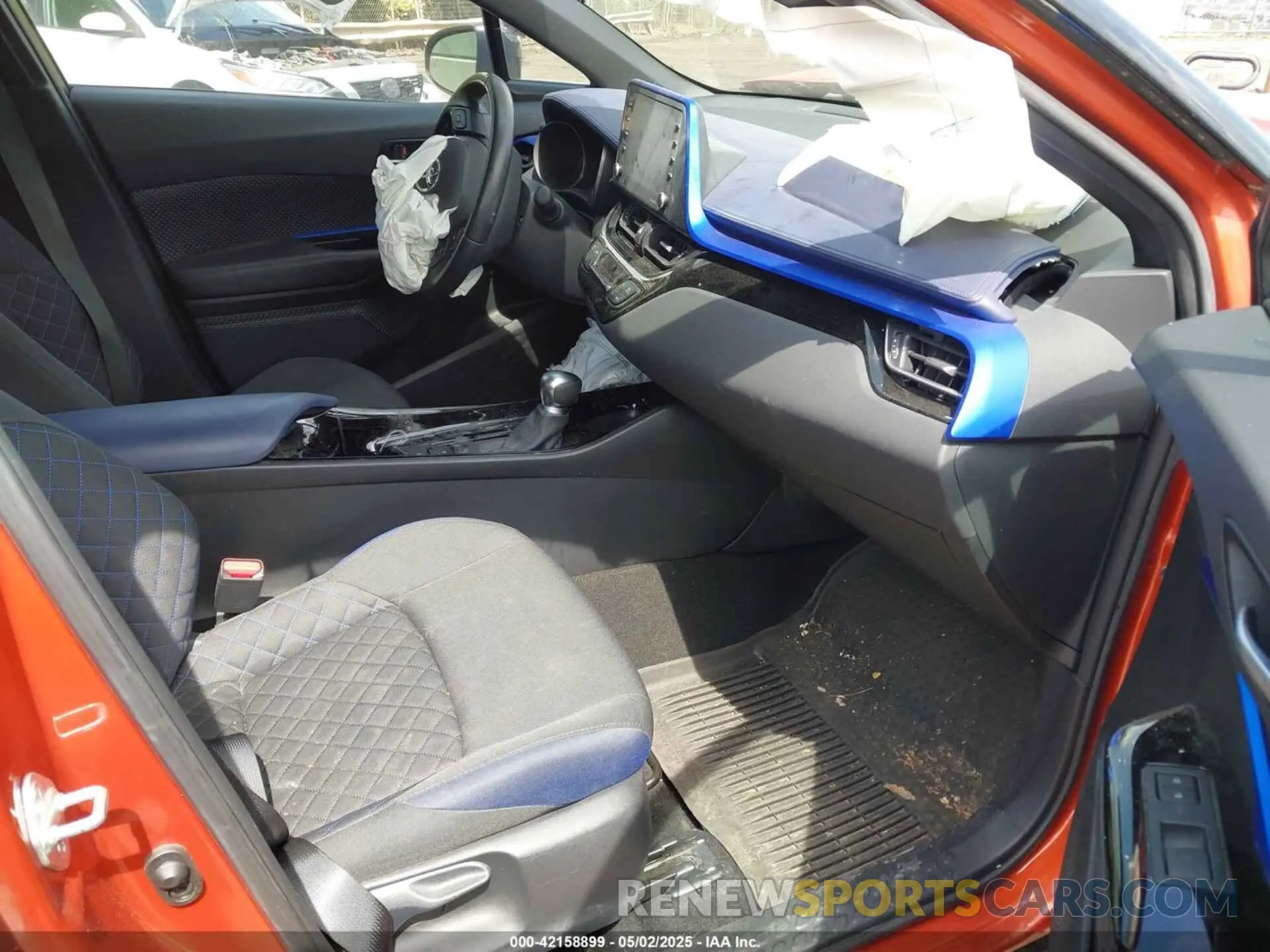 5 fotografías del automóvil dañado NMTKHMBX9LR107762 TOYOTA C-HR 2020