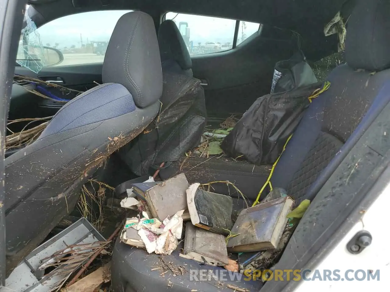 11 fotografías del automóvil dañado NMTKHMBX9LR109866 TOYOTA C-HR 2020