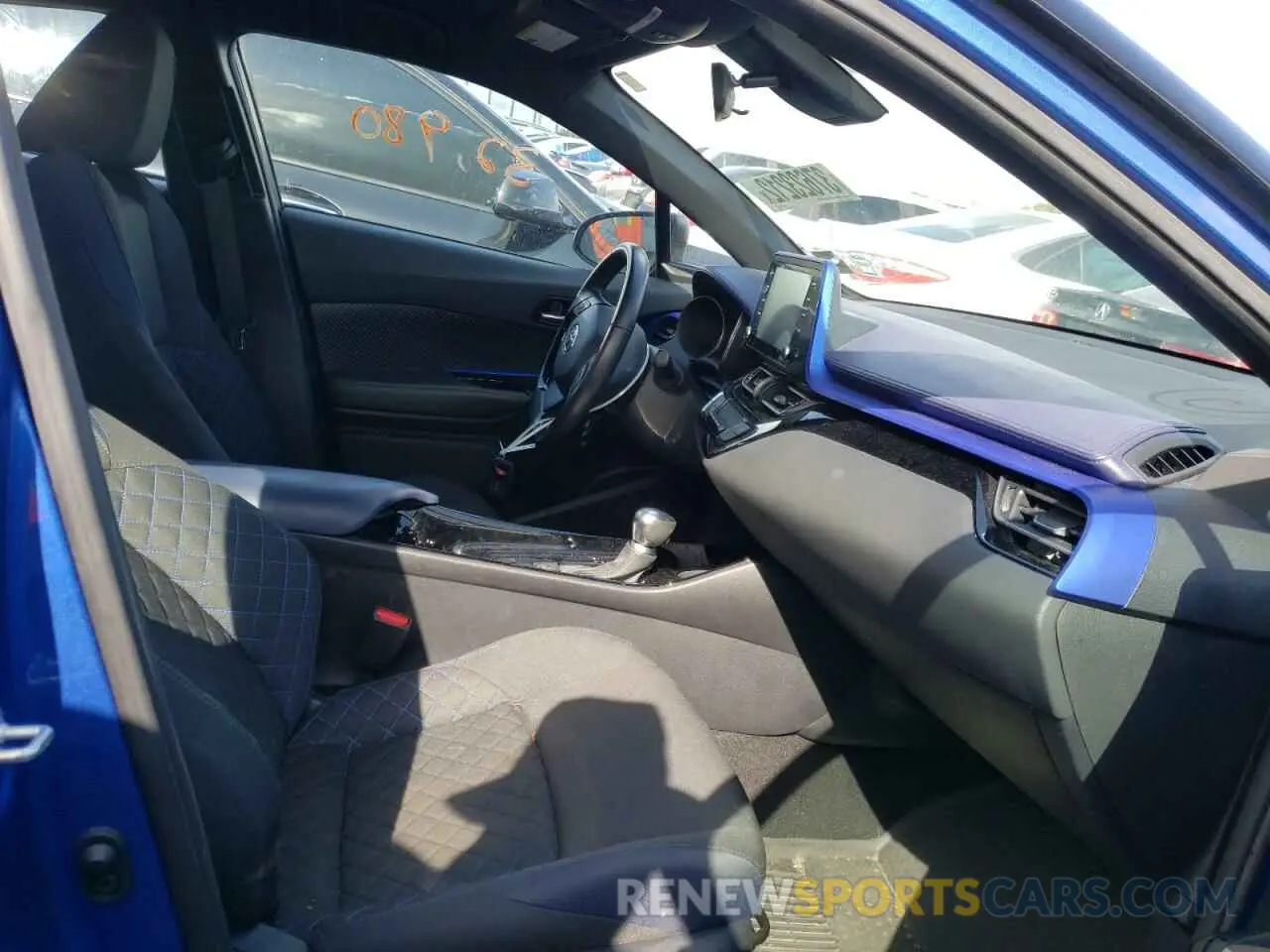 5 fotografías del automóvil dañado NMTKHMBXXLR104496 TOYOTA C-HR 2020