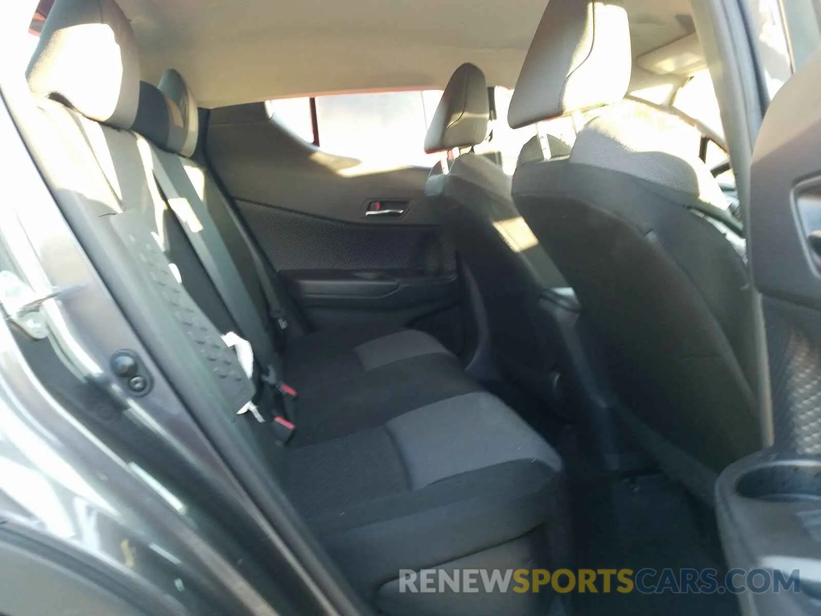 6 fotografías del automóvil dañado JTNKHMBX0M1096470 TOYOTA C-HR 2021