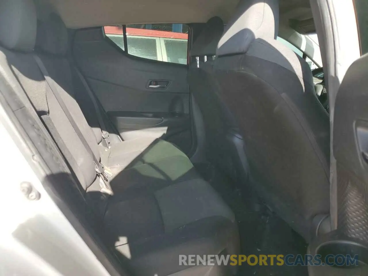 10 fotografías del automóvil dañado JTNKHMBX1M1118542 TOYOTA C-HR 2021