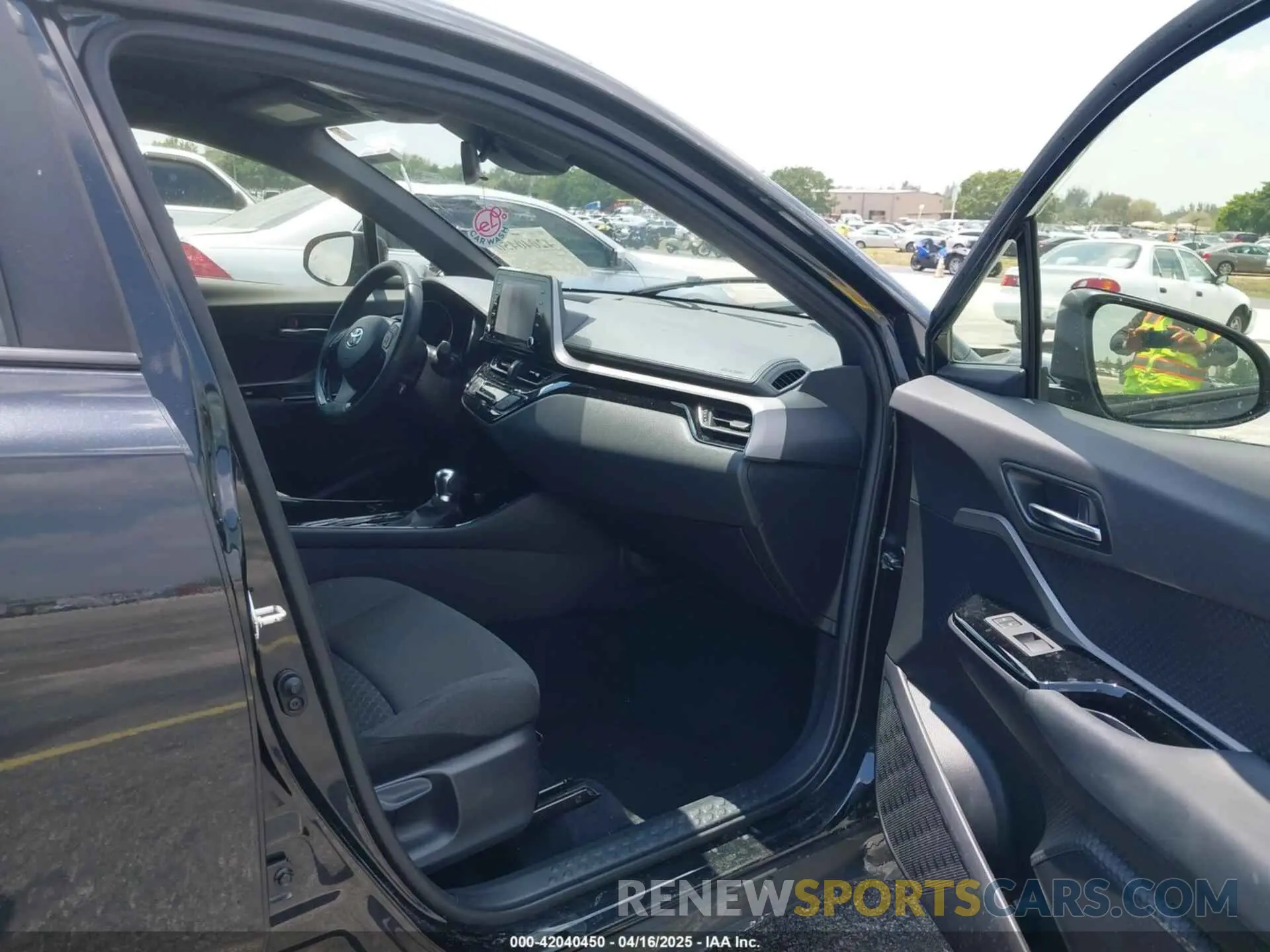 5 fotografías del automóvil dañado JTNKHMBX2M1101054 TOYOTA C-HR 2021