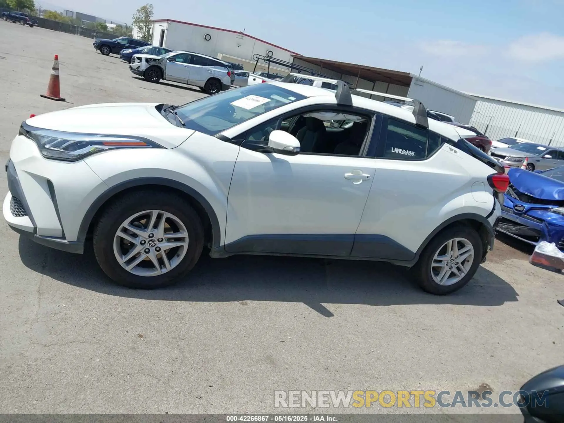 15 fotografías del automóvil dañado JTNKHMBX2M1118467 TOYOTA C-HR 2021
