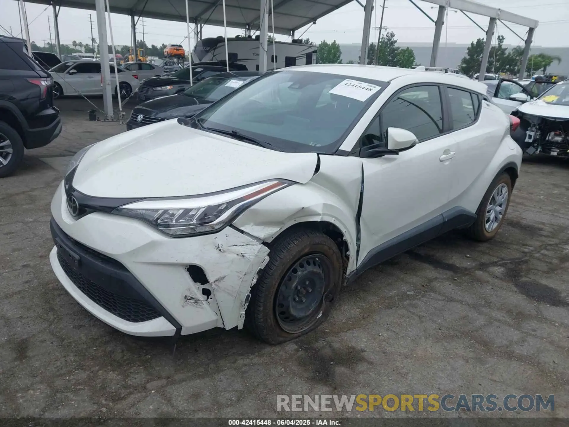 2 fotografías del automóvil dañado JTNKHMBX2M1119196 TOYOTA C-HR 2021