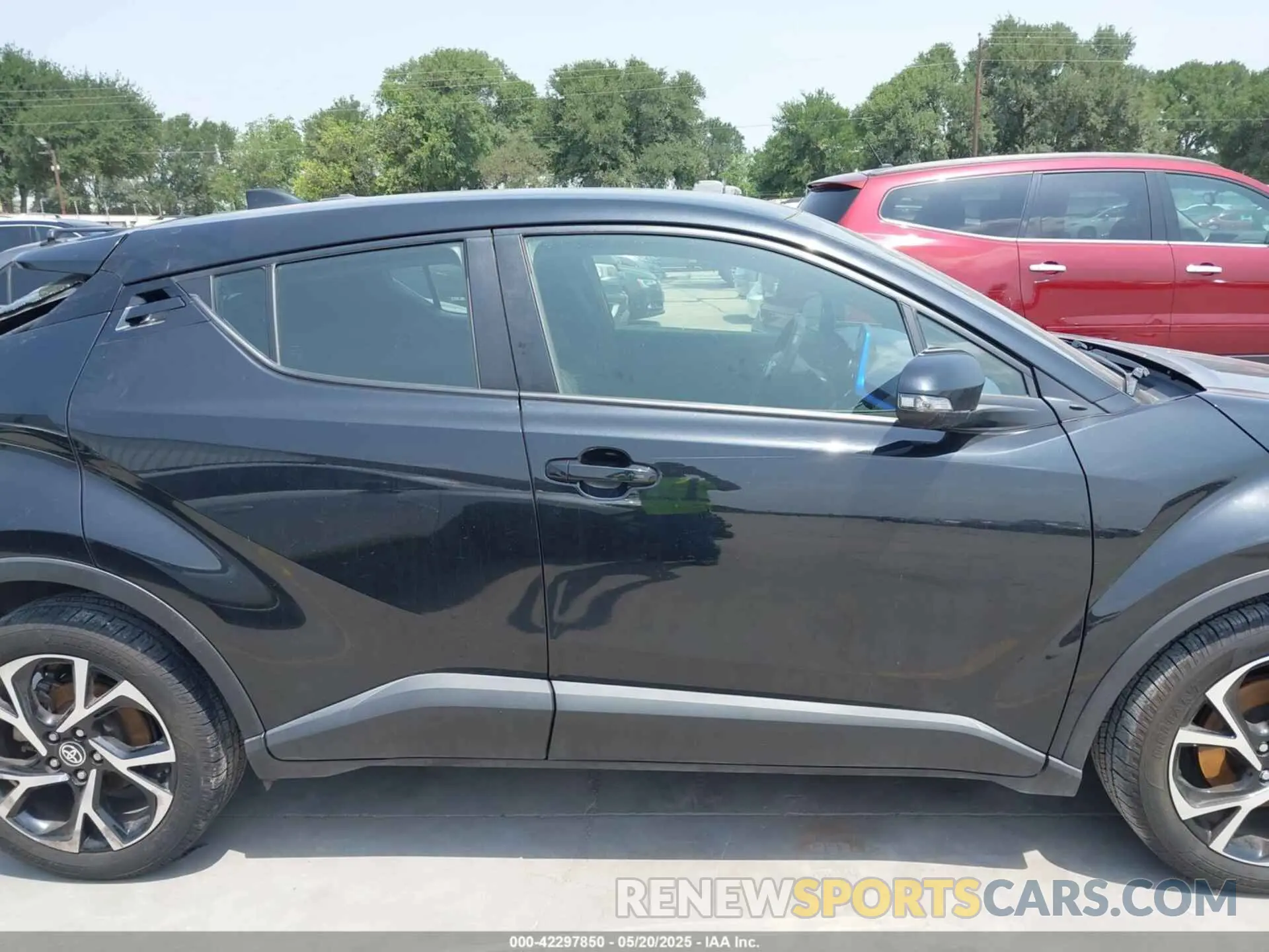 13 fotografías del automóvil dañado JTNKHMBX3M1104108 TOYOTA C-HR 2021
