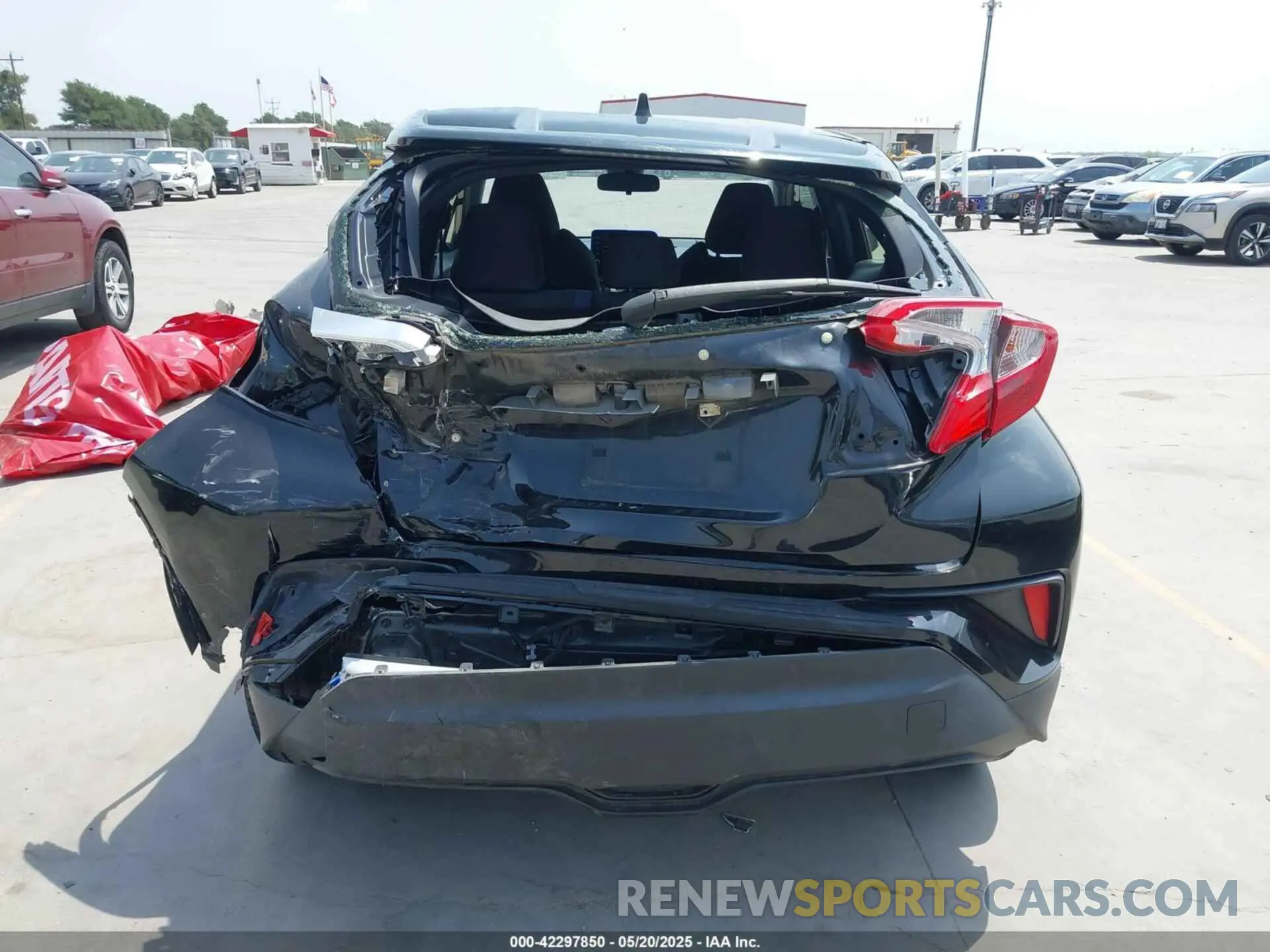 16 fotografías del automóvil dañado JTNKHMBX3M1104108 TOYOTA C-HR 2021