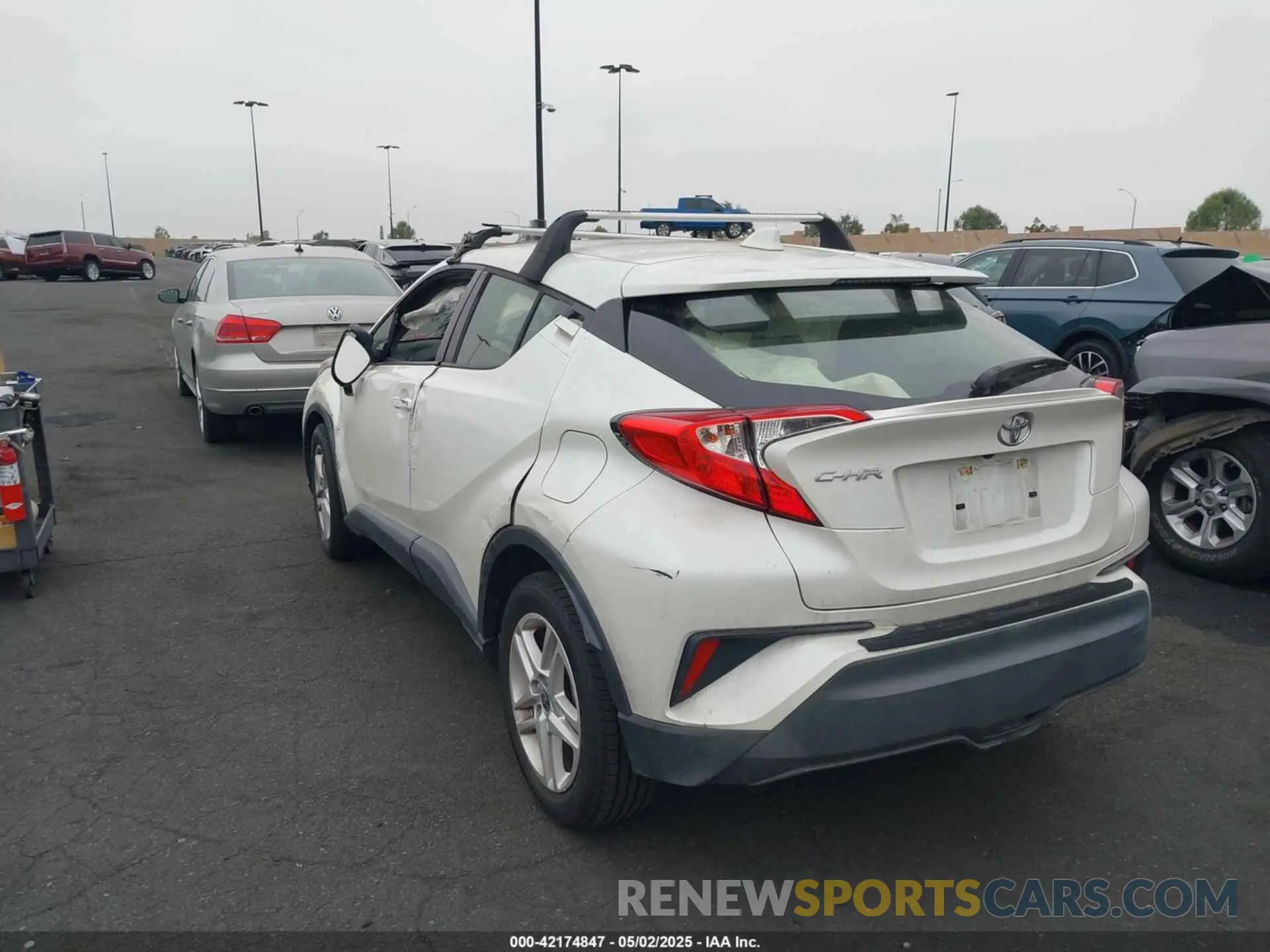 3 fotografías del automóvil dañado JTNKHMBX3M1125332 TOYOTA C-HR 2021