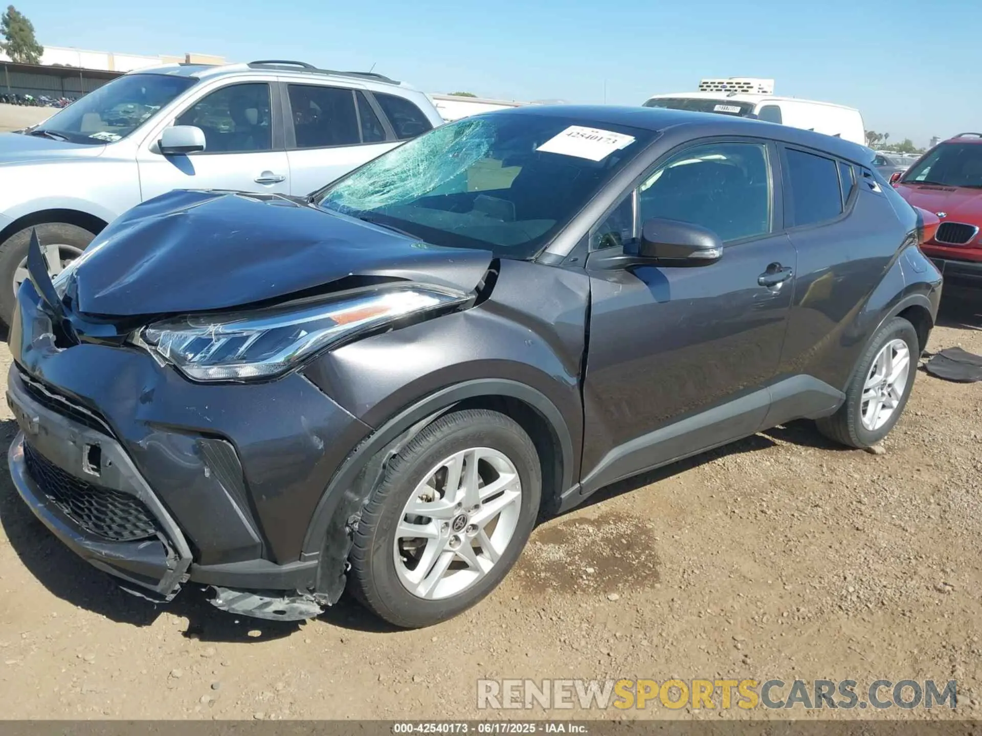 2 fotografías del automóvil dañado JTNKHMBX4M1102948 TOYOTA C-HR 2021