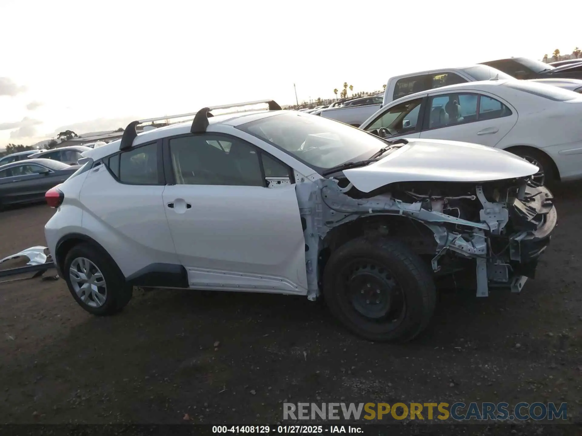 13 fotografías del automóvil dañado JTNKHMBX4M1120365 TOYOTA C-HR 2021