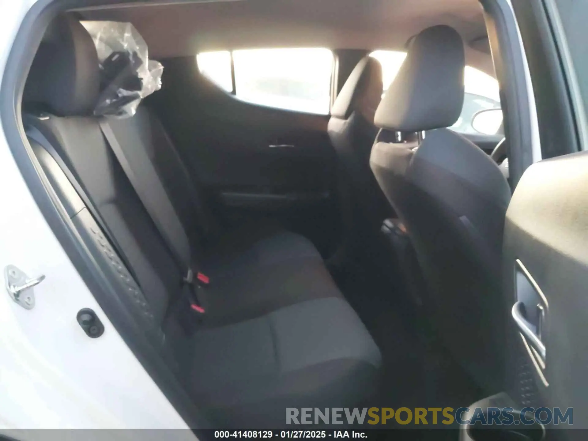 8 fotografías del automóvil dañado JTNKHMBX4M1120365 TOYOTA C-HR 2021