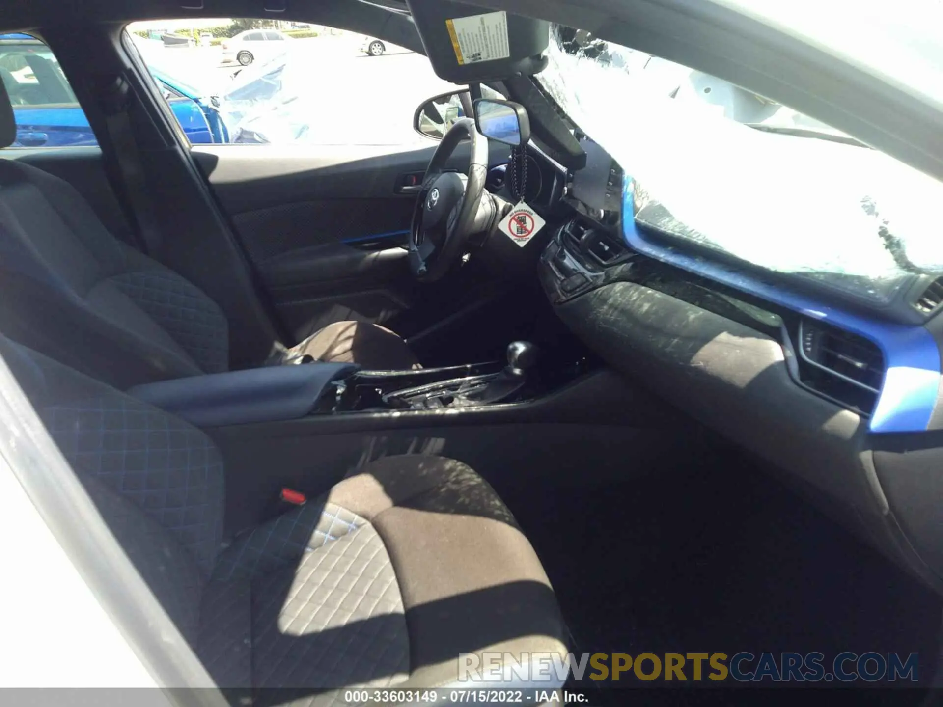 5 fotografías del automóvil dañado JTNKHMBX5M1118253 TOYOTA C-HR 2021