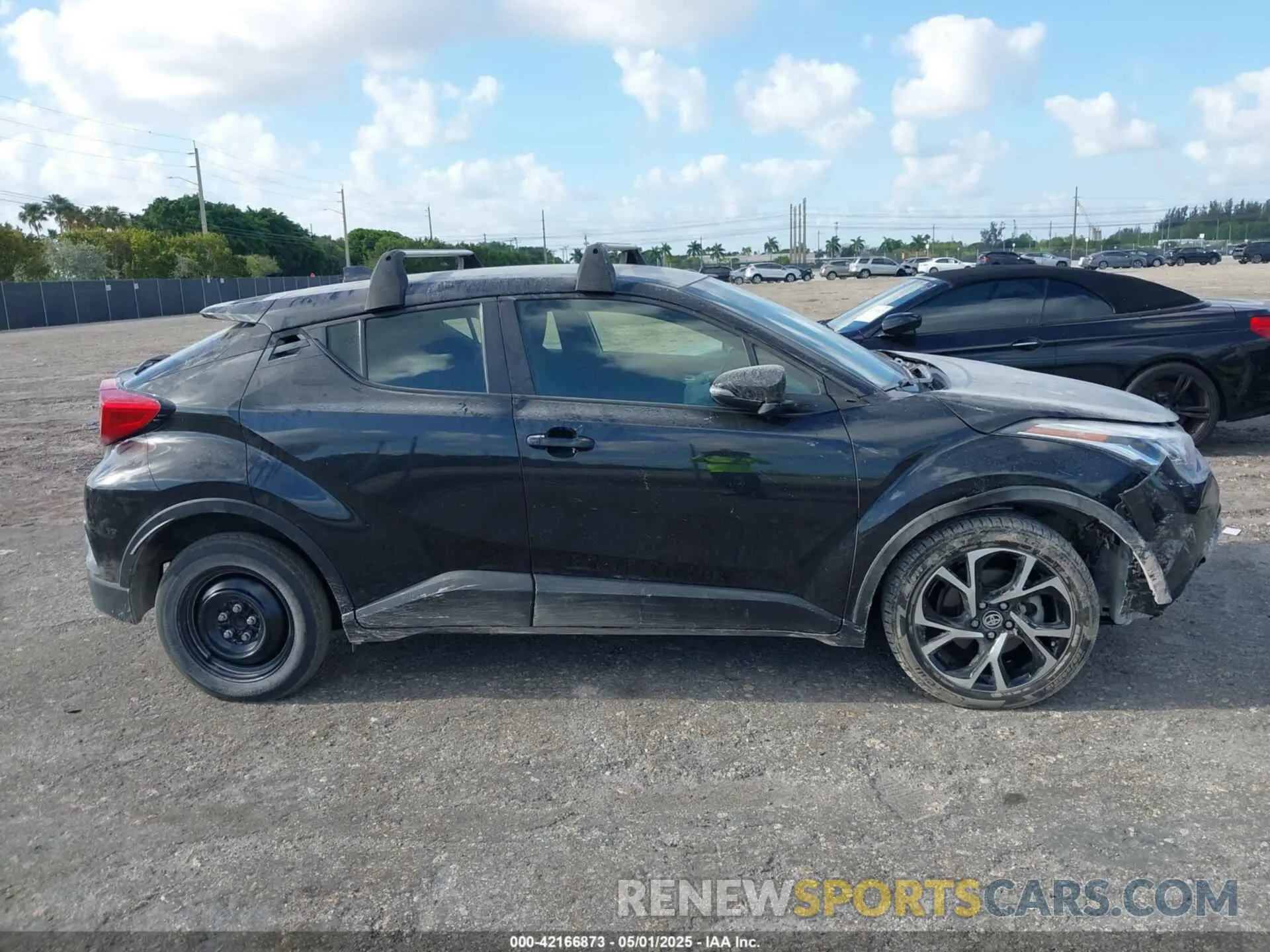 12 fotografías del automóvil dañado JTNKHMBX6M1110579 TOYOTA C-HR 2021