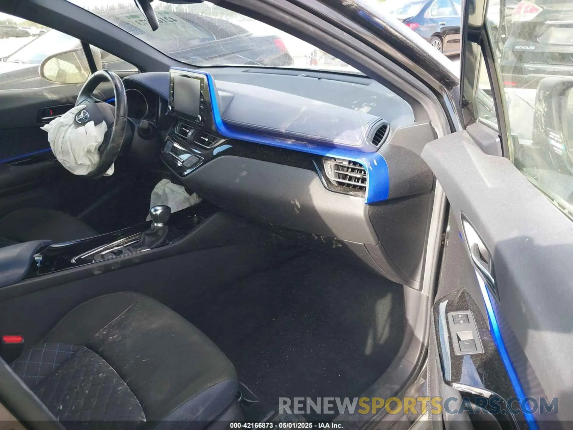 5 fotografías del automóvil dañado JTNKHMBX6M1110579 TOYOTA C-HR 2021