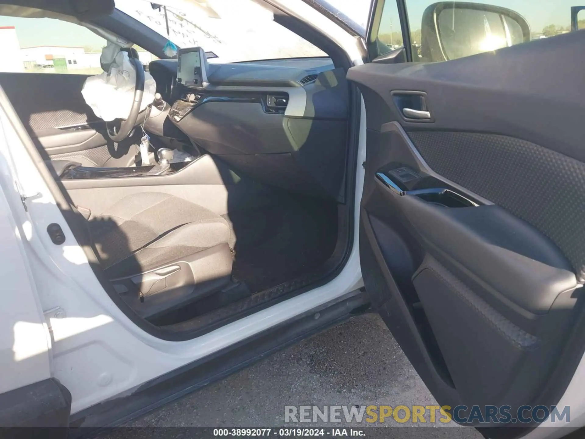 5 fotografías del automóvil dañado JTNKHMBX6M1122392 TOYOTA C-HR 2021