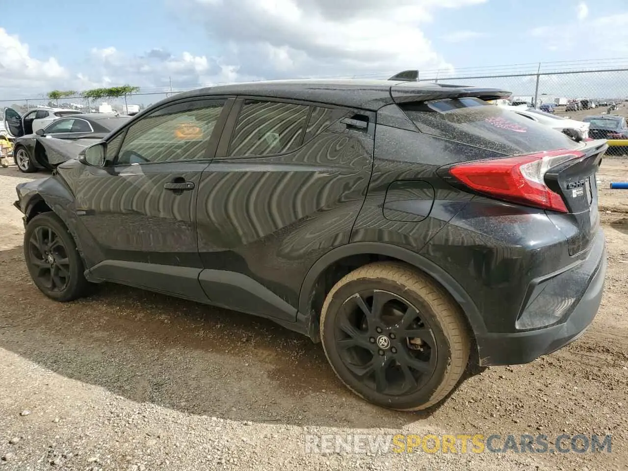 2 fotografías del automóvil dañado JTNKHMBX7M1113197 TOYOTA C-HR 2021