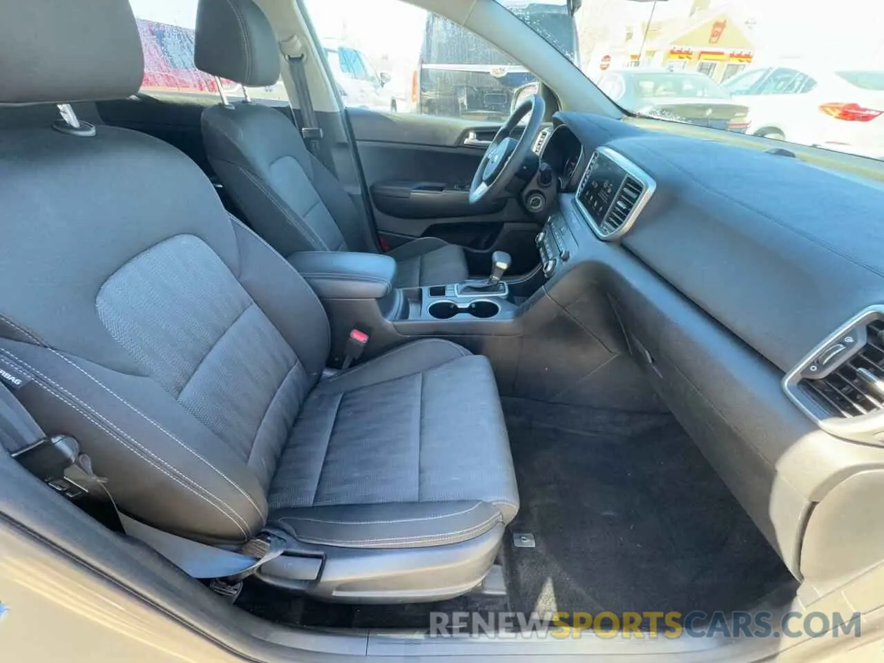 5 fotografías del automóvil dañado JTNKHMBX7M1117847 TOYOTA C-HR 2021