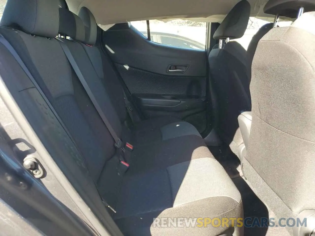 10 fotografías del automóvil dañado JTNKHMBX8M1096944 TOYOTA C-HR 2021