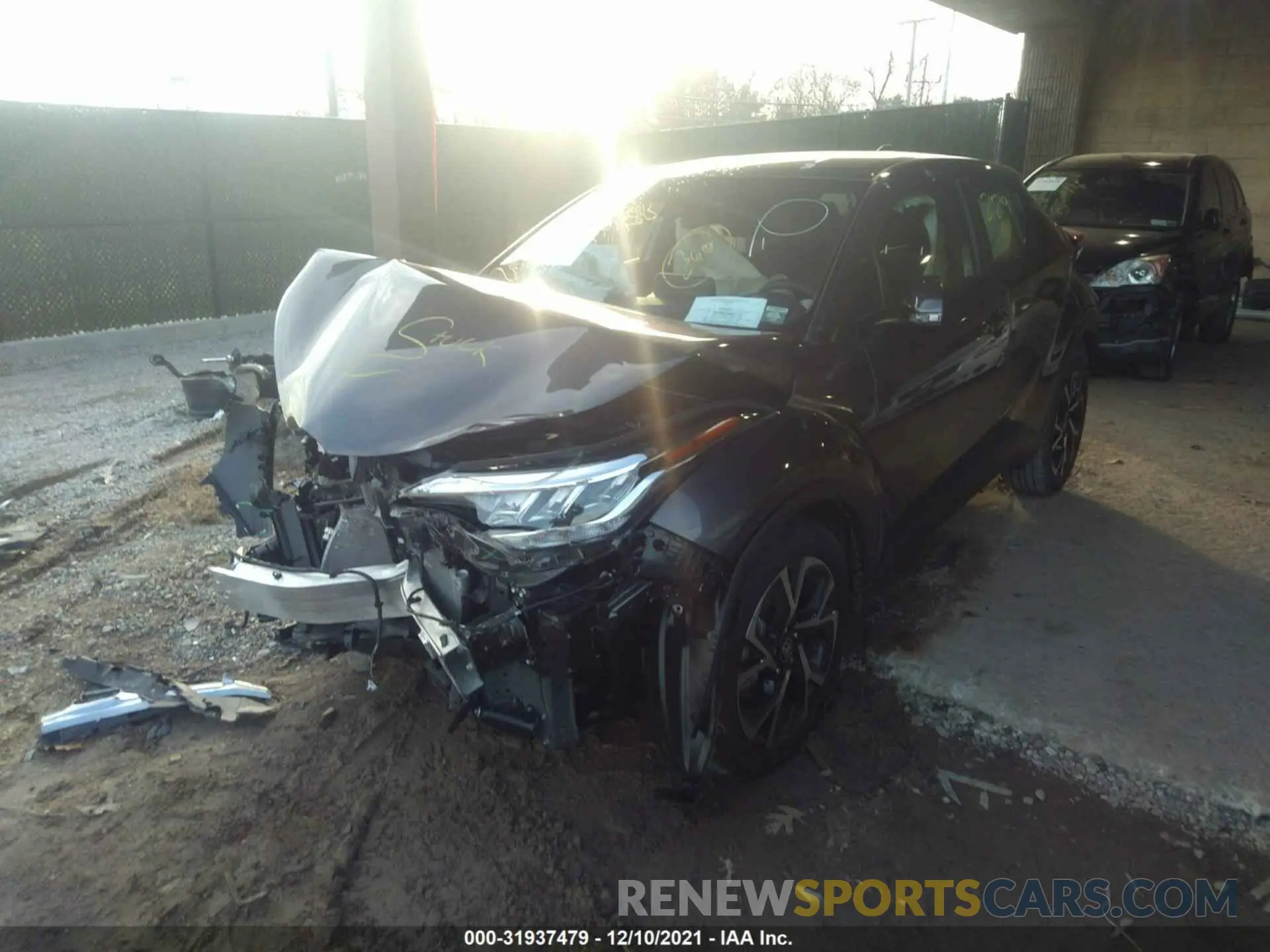 2 fotografías del automóvil dañado JTNKHMBX8M1109286 TOYOTA C-HR 2021
