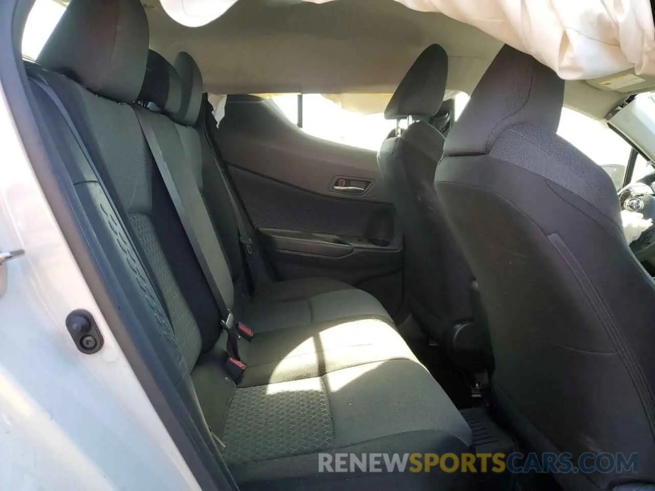 10 fotografías del automóvil dañado JTNKHMBX8M1116108 TOYOTA C-HR 2021