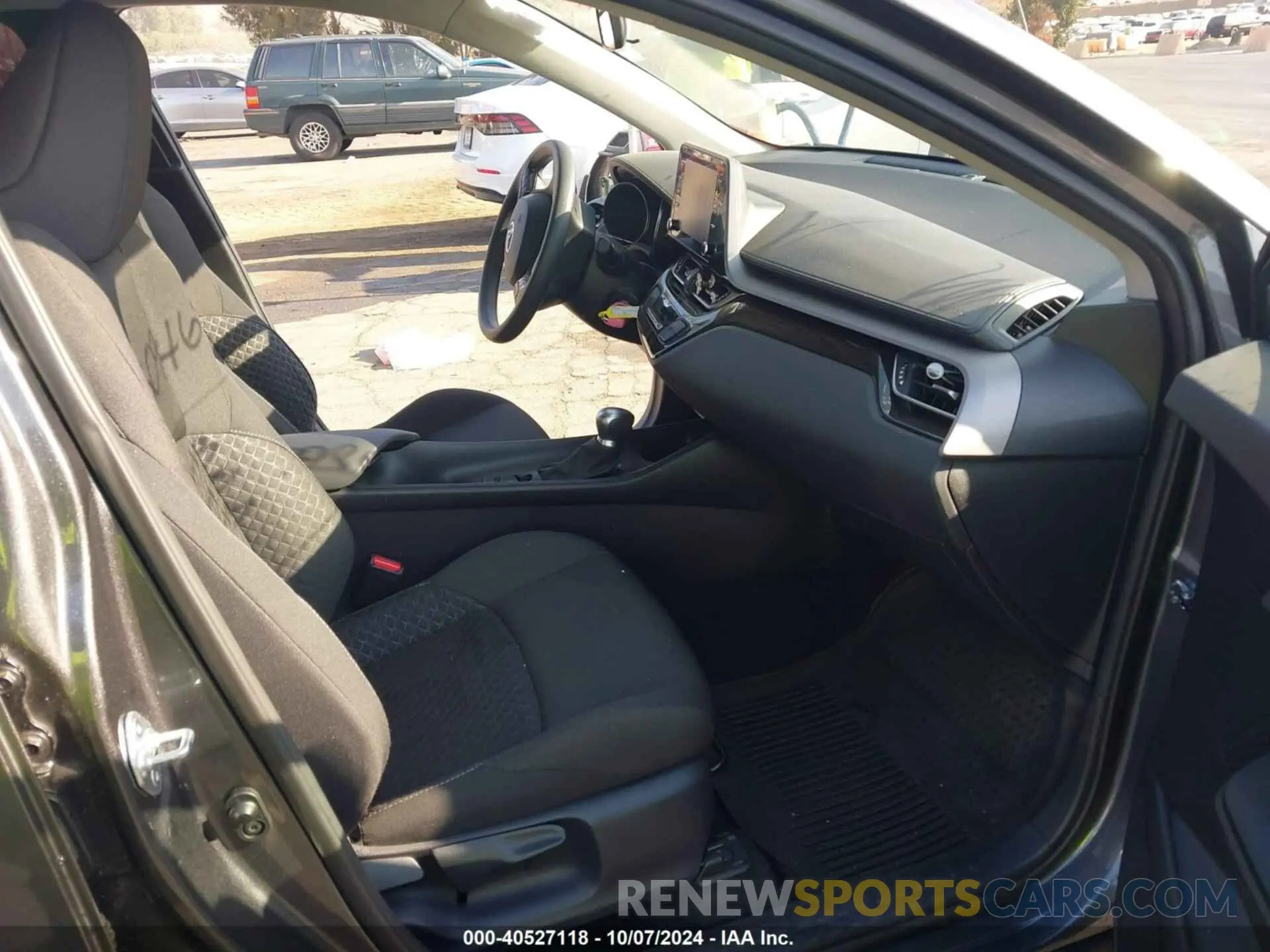 5 fotografías del automóvil dañado NMTKHMBX0MR137606 TOYOTA C-HR 2021