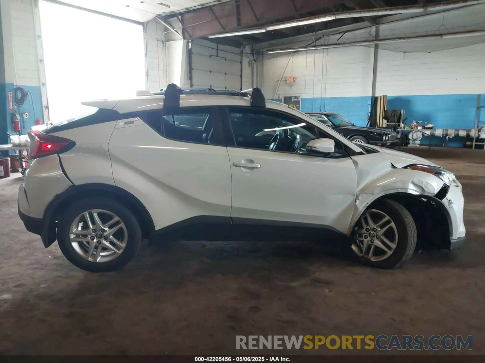 13 fotografías del automóvil dañado NMTKHMBX2MR120886 TOYOTA C-HR 2021