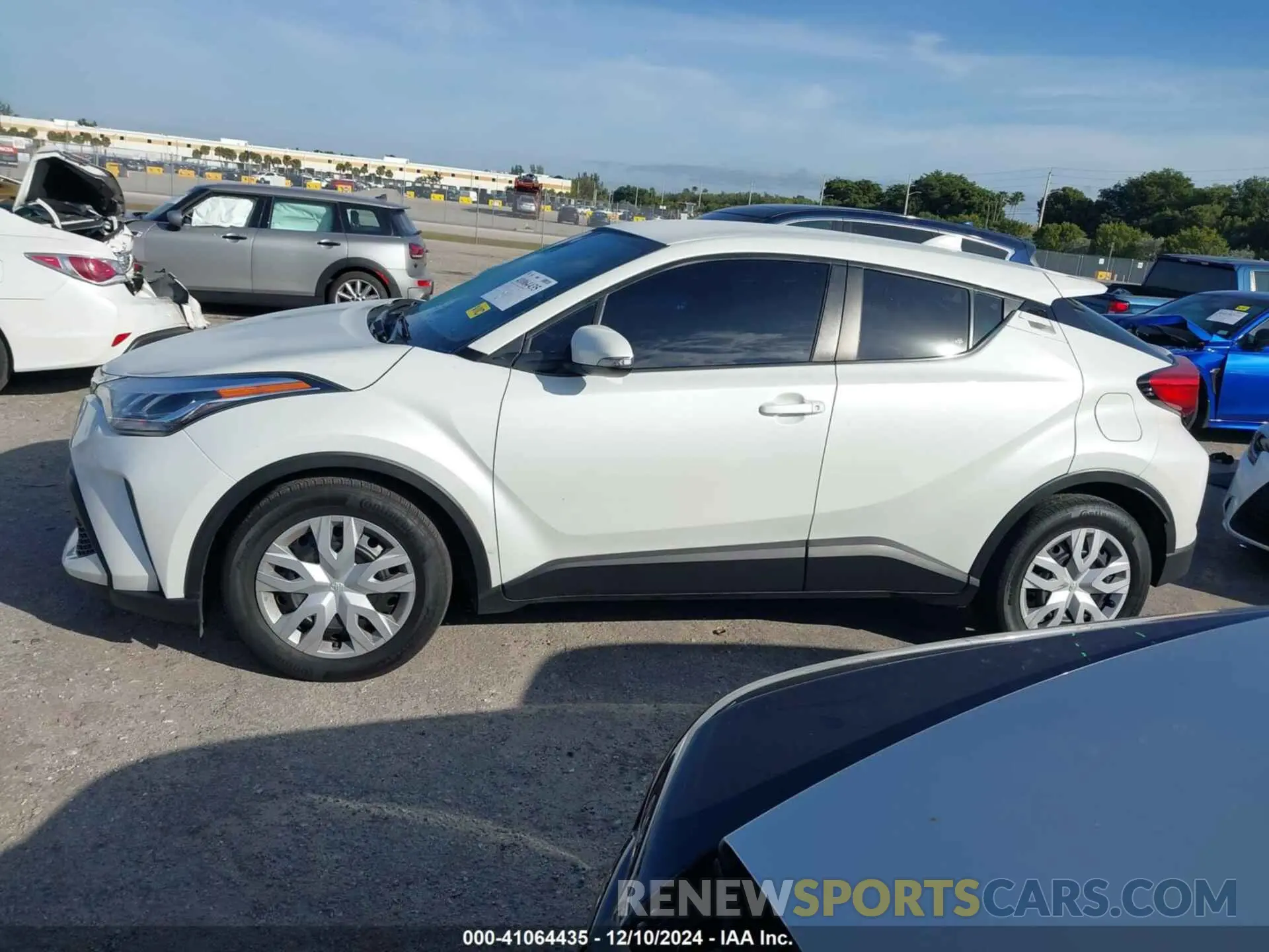 14 fotografías del automóvil dañado NMTKHMBX2MR131015 TOYOTA C-HR 2021
