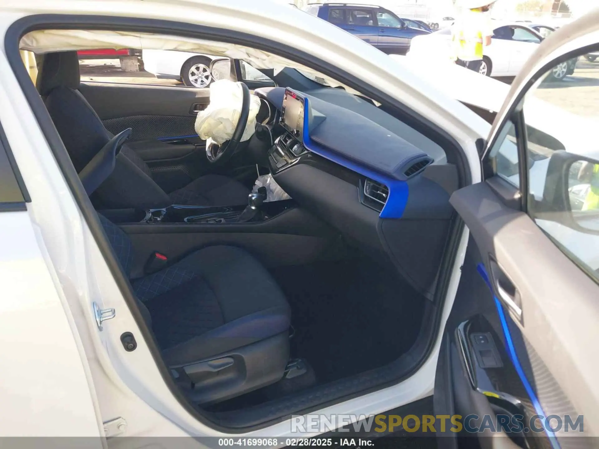 5 fotografías del automóvil dañado NMTKHMBX2MR133590 TOYOTA C-HR 2021