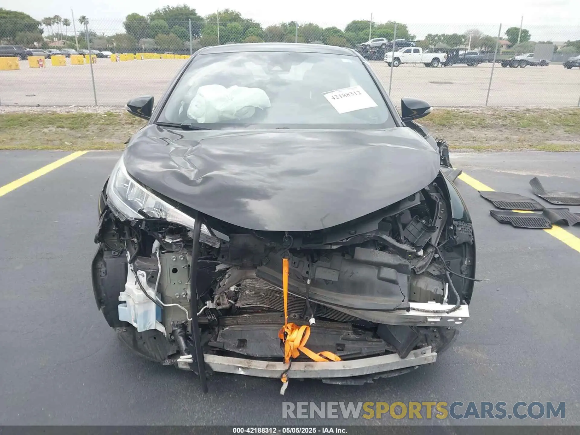 12 fotografías del automóvil dañado NMTKHMBX3MR127202 TOYOTA C-HR 2021
