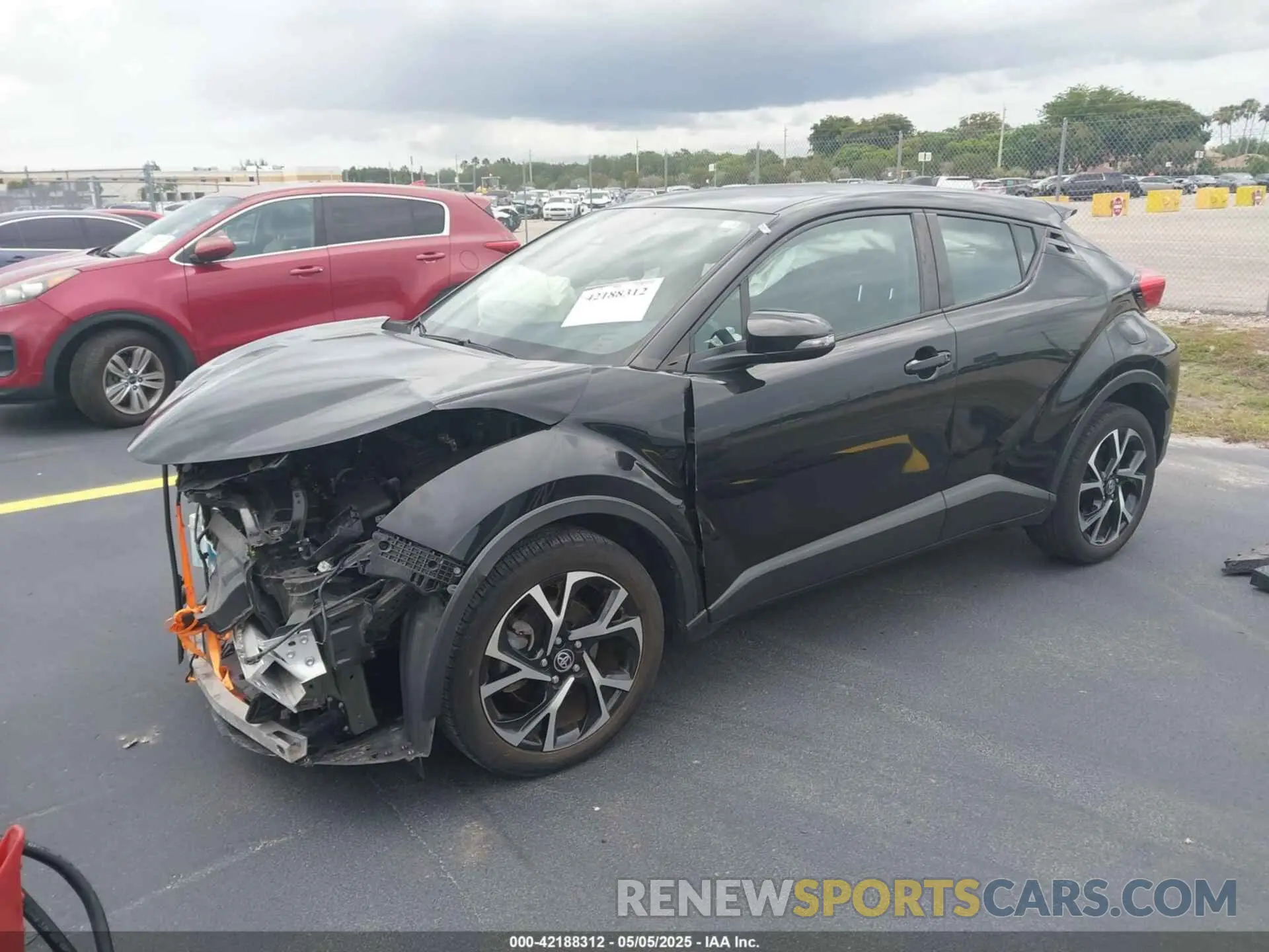 2 fotografías del automóvil dañado NMTKHMBX3MR127202 TOYOTA C-HR 2021