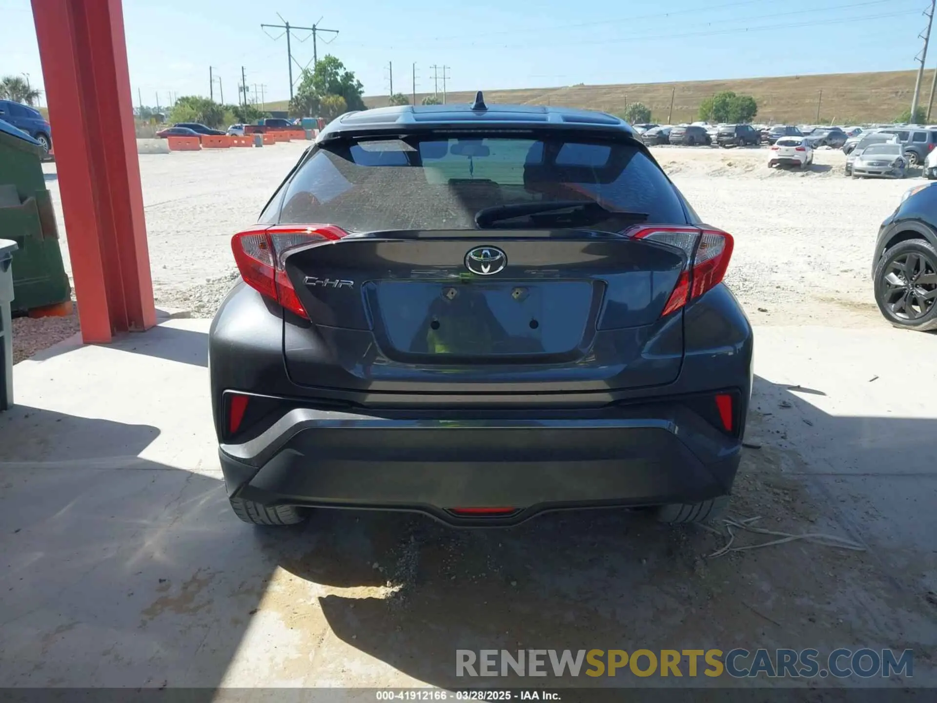 16 fotografías del automóvil dañado NMTKHMBX4MR120064 TOYOTA C-HR 2021