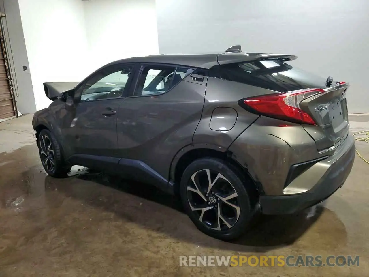 2 fotografías del automóvil dañado NMTKHMBX4MR120744 TOYOTA C-HR 2021