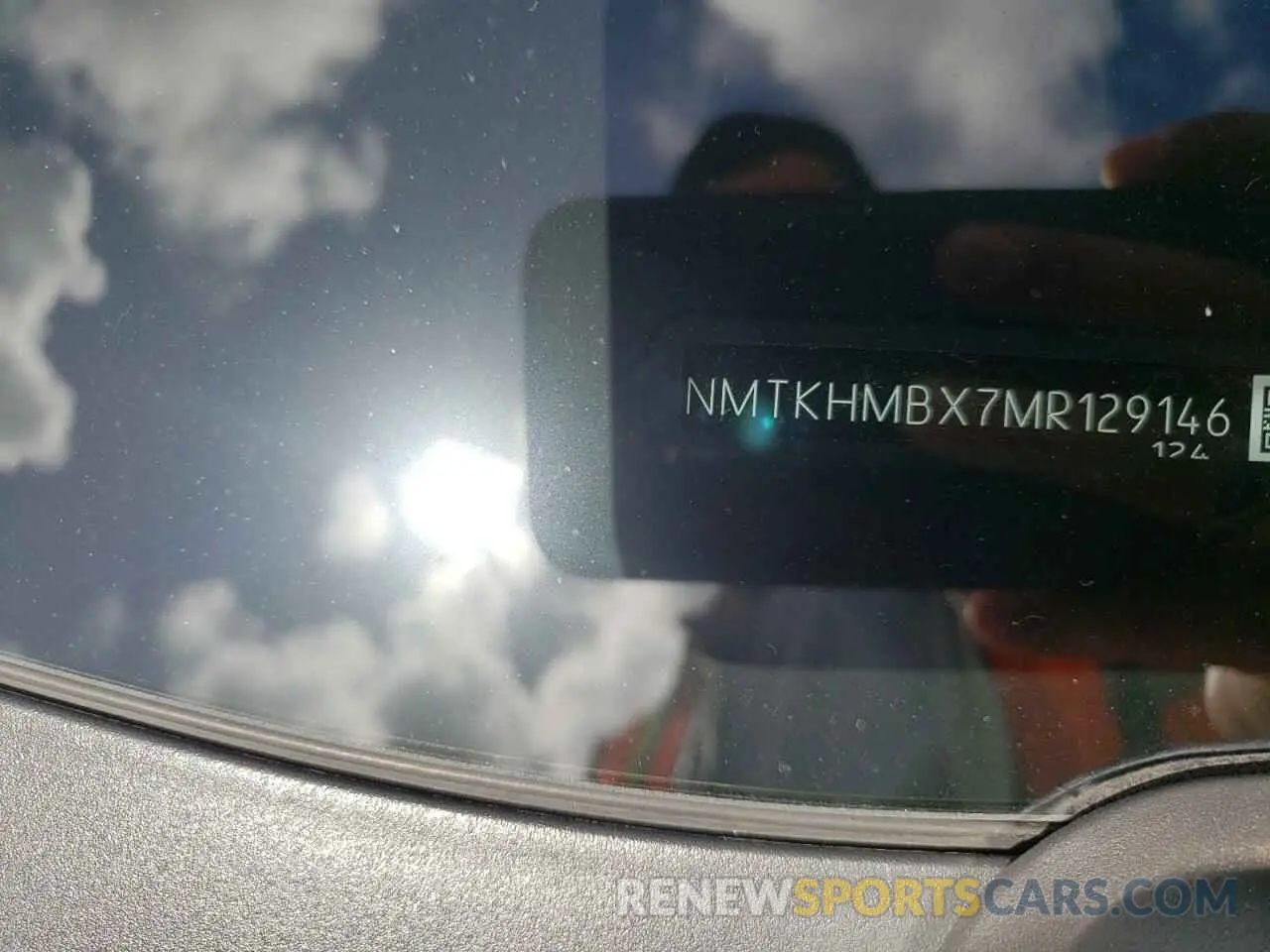 10 fotografías del automóvil dañado NMTKHMBX7MR129146 TOYOTA C-HR 2021