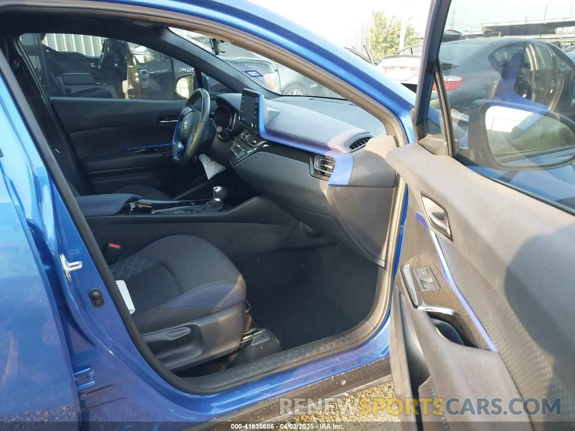 5 fotografías del automóvil dañado NMTKHMBX8MR129267 TOYOTA C-HR 2021