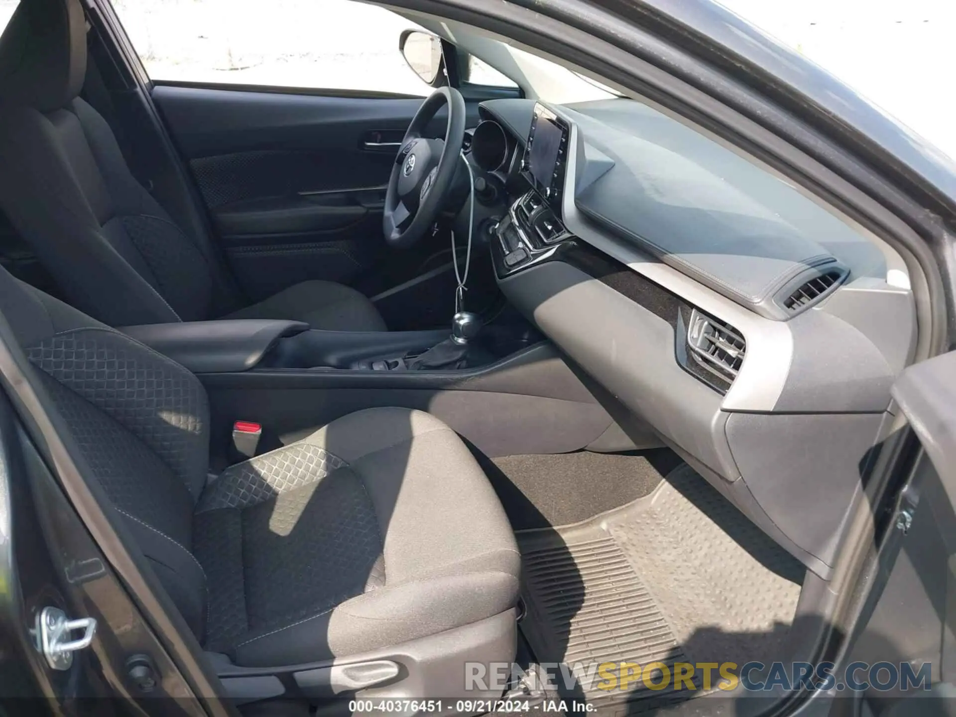 5 fotografías del automóvil dañado NMTKHMBX8MR137935 TOYOTA C-HR 2021