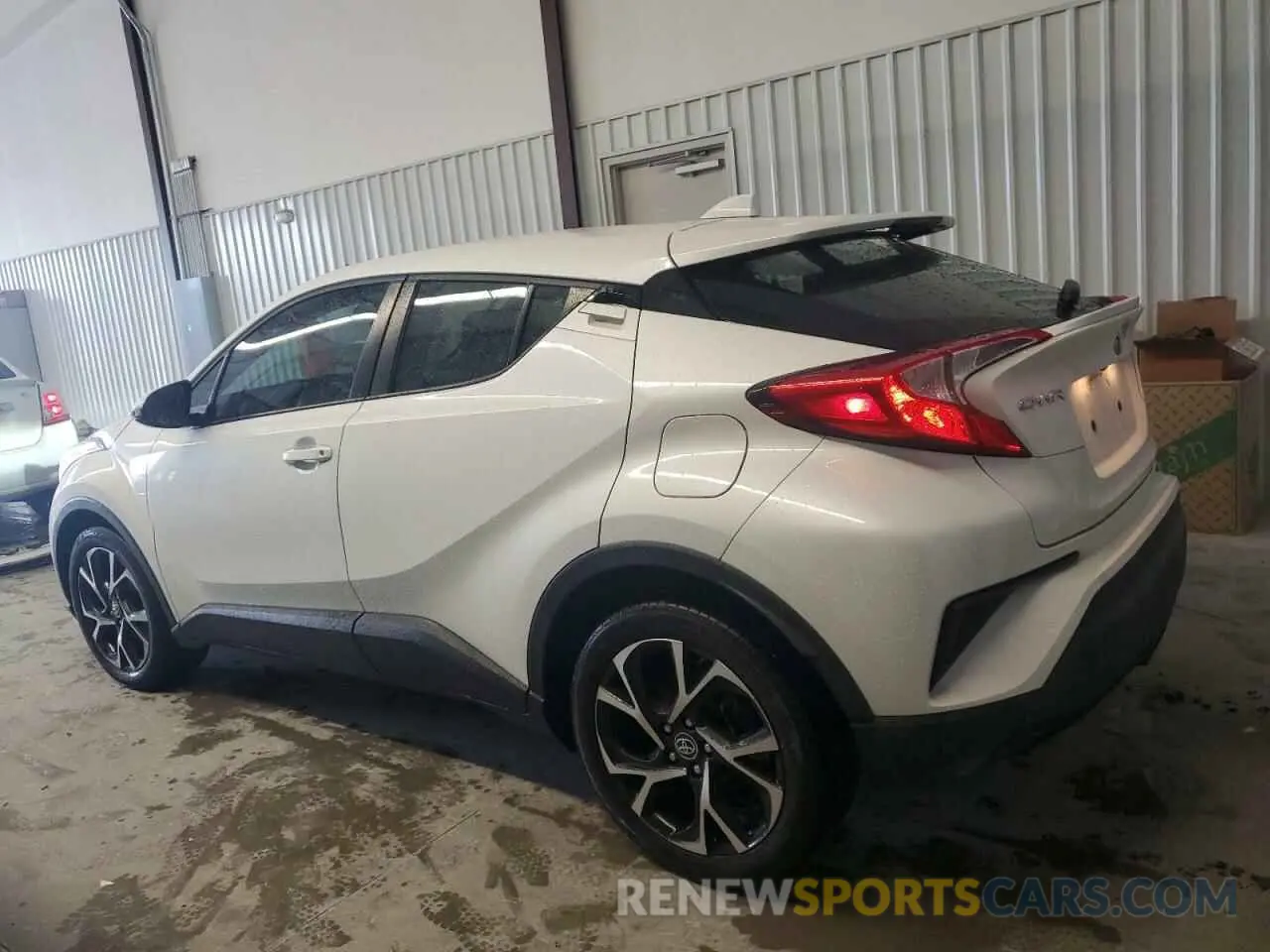 2 fotografías del automóvil dañado NMTKHMBXXMR140027 TOYOTA C-HR 2021