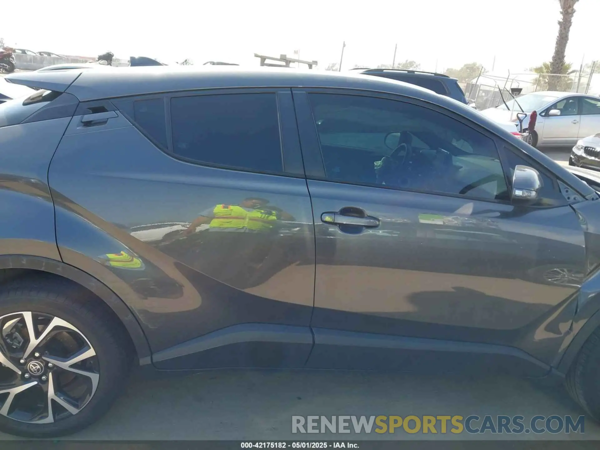 12 fotografías del automóvil dañado NMTKHMBX1NR144937 TOYOTA C-HR 2022