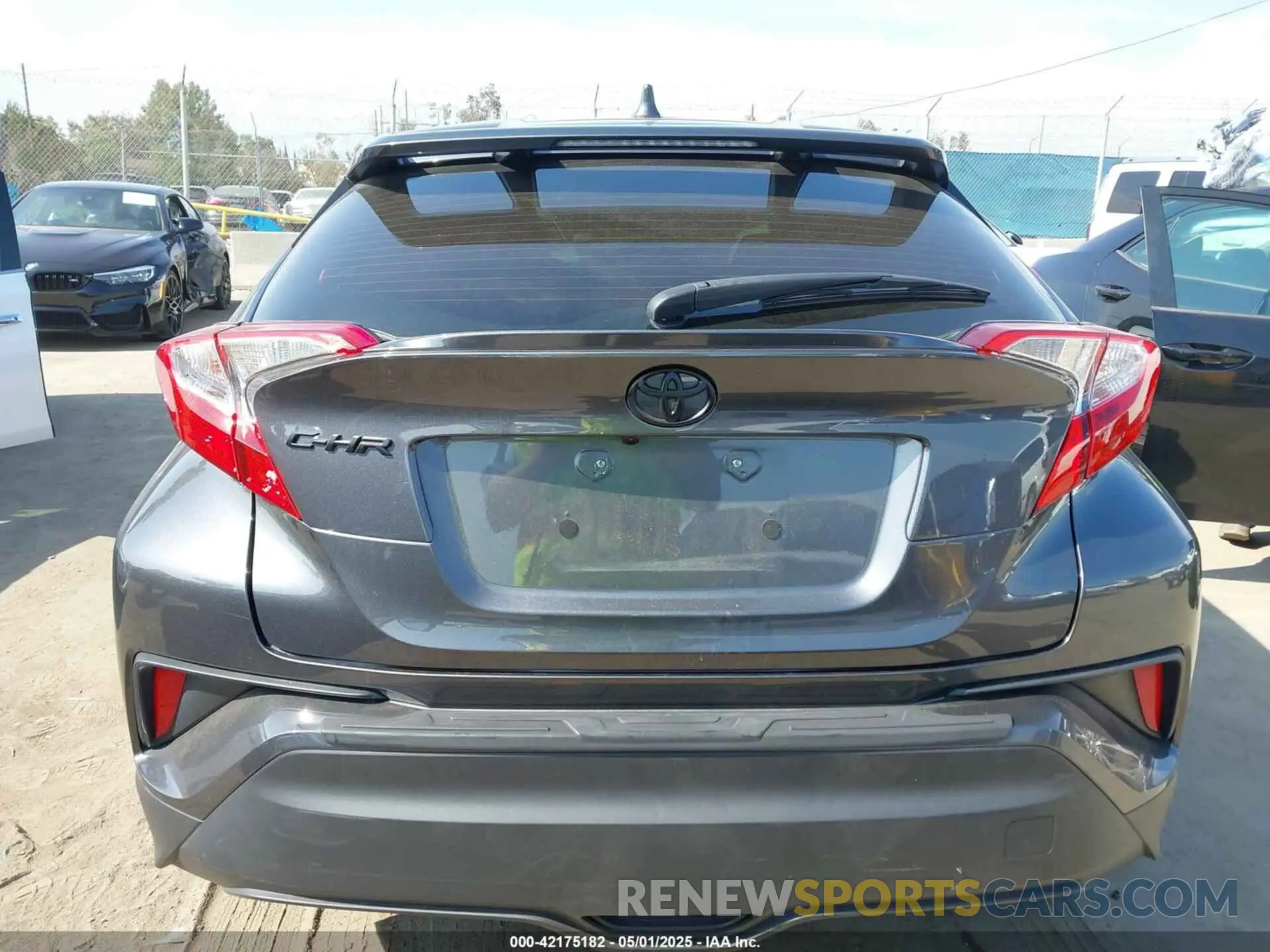 15 fotografías del automóvil dañado NMTKHMBX1NR144937 TOYOTA C-HR 2022