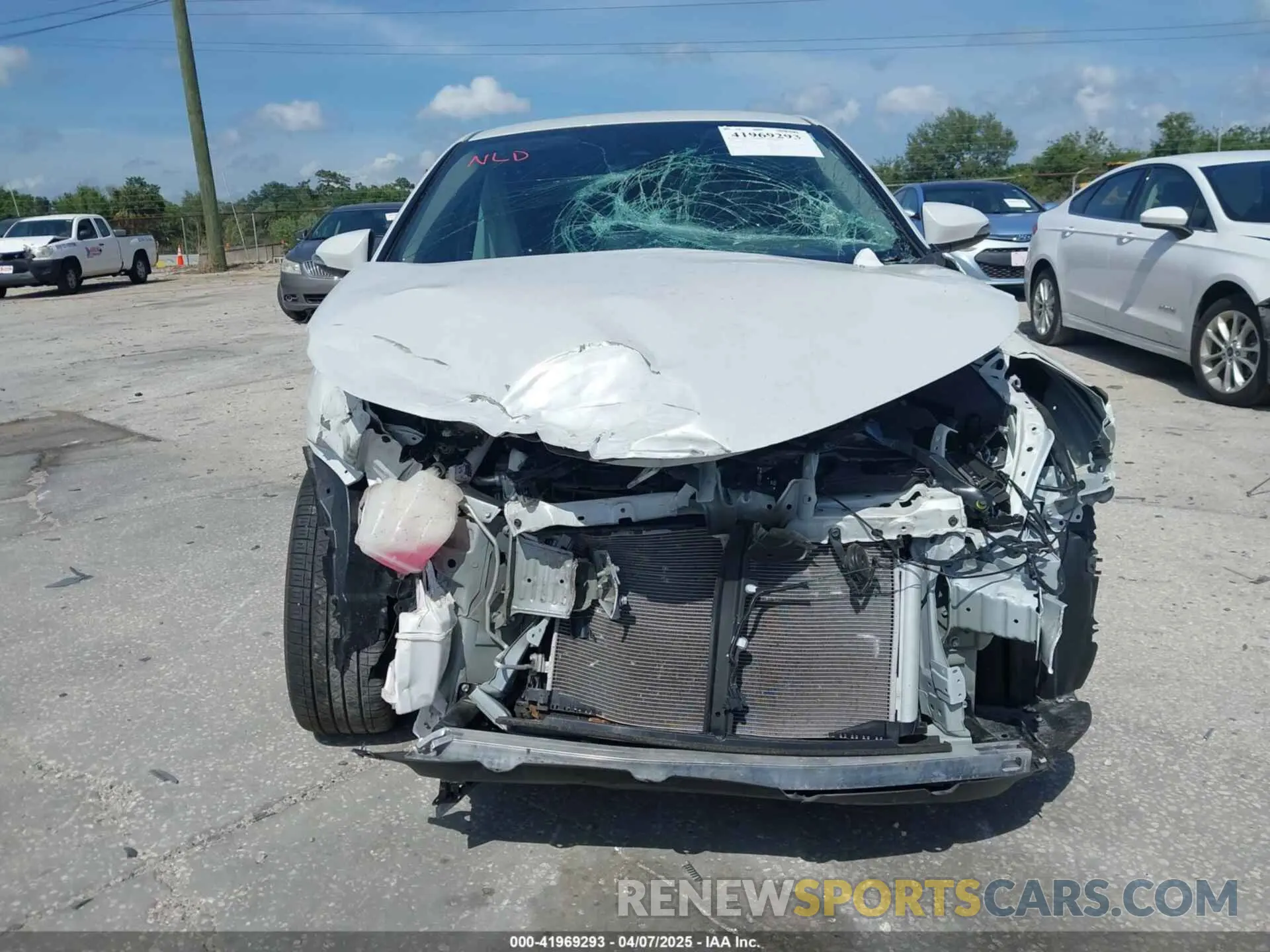 12 fotografías del automóvil dañado NMTKHMBX8NR147317 TOYOTA C-HR 2022