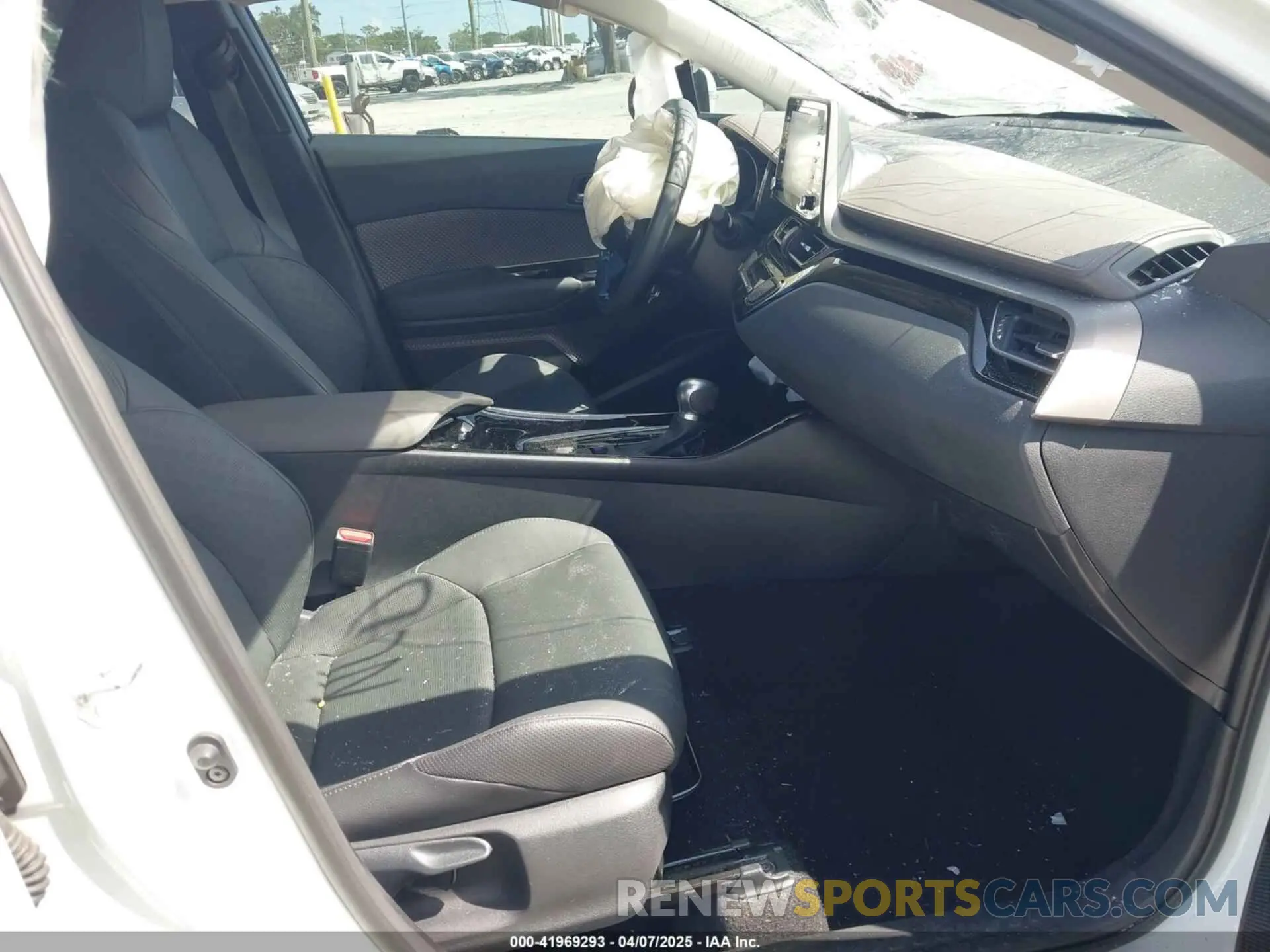 5 fotografías del automóvil dañado NMTKHMBX8NR147317 TOYOTA C-HR 2022