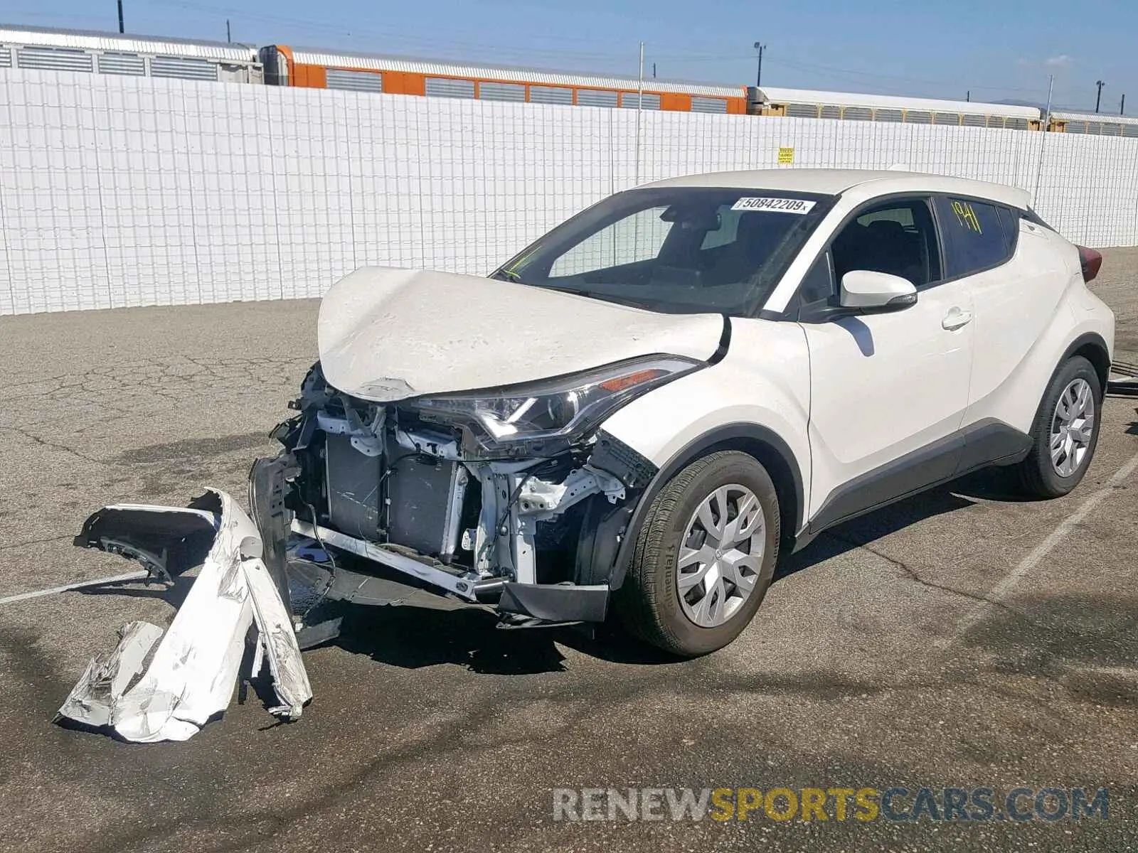 2 fotografías del automóvil dañado JTNKHMBX3K1042643 TOYOTA C-HR XLE 2019