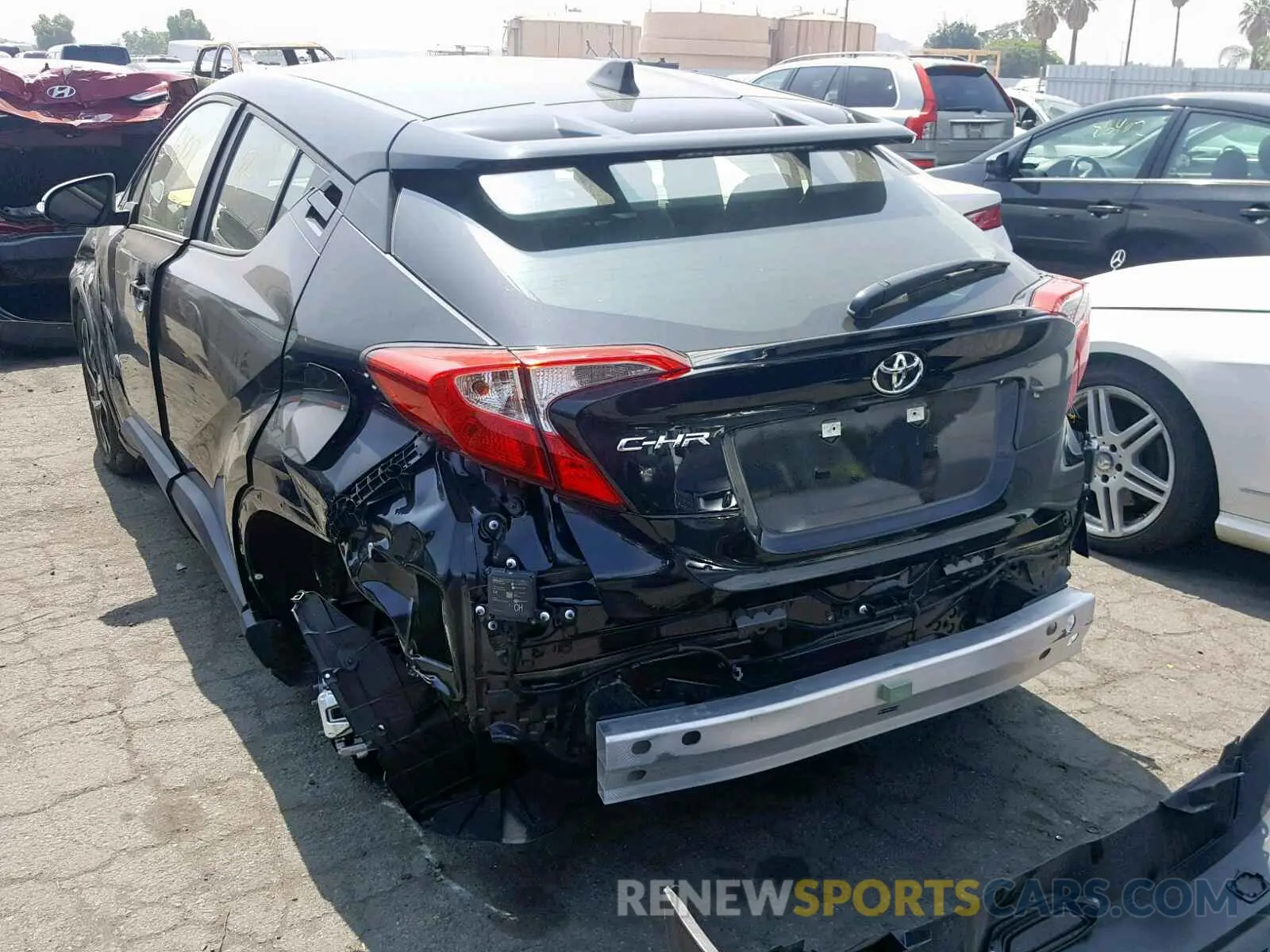 3 fotografías del automóvil dañado JTNKHMBX8K1033730 TOYOTA C-HR XLE 2019