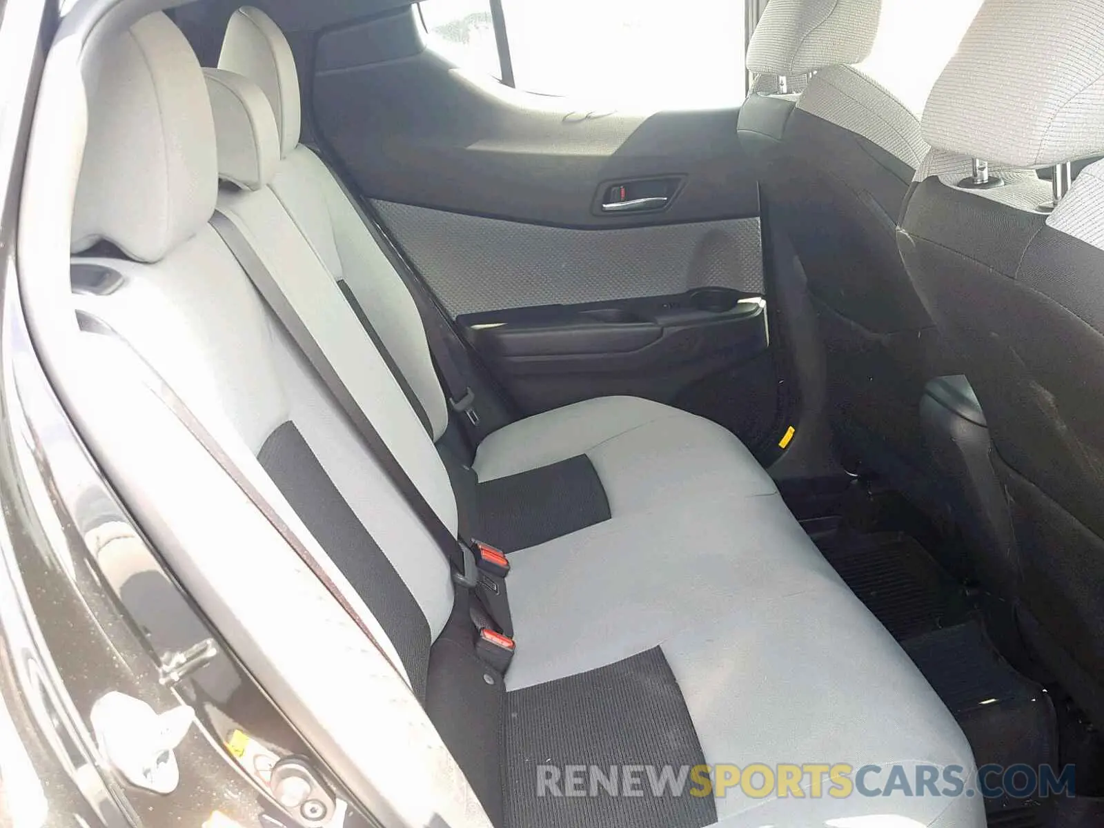 6 fotografías del automóvil dañado JTNKHMBX8K1033730 TOYOTA C-HR XLE 2019