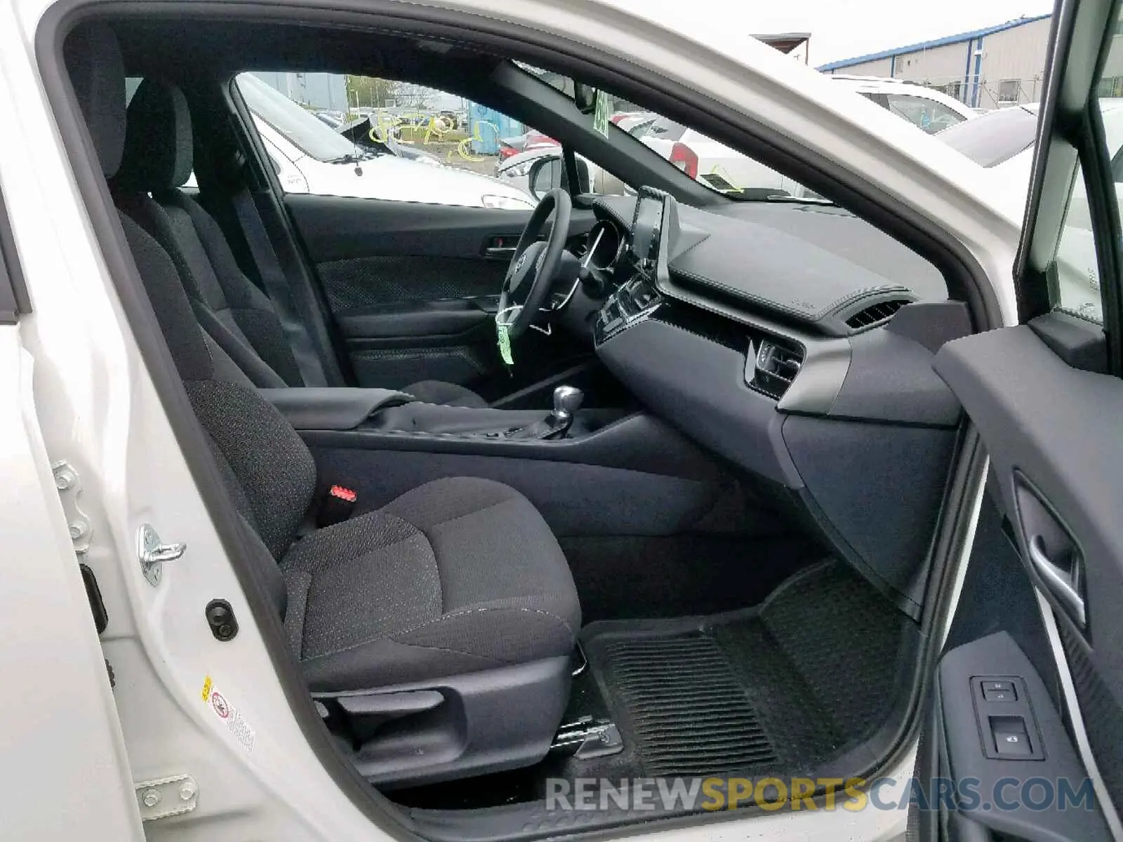 5 fotografías del automóvil dañado NMTKHMBX0KR074181 TOYOTA C-HR XLE 2019