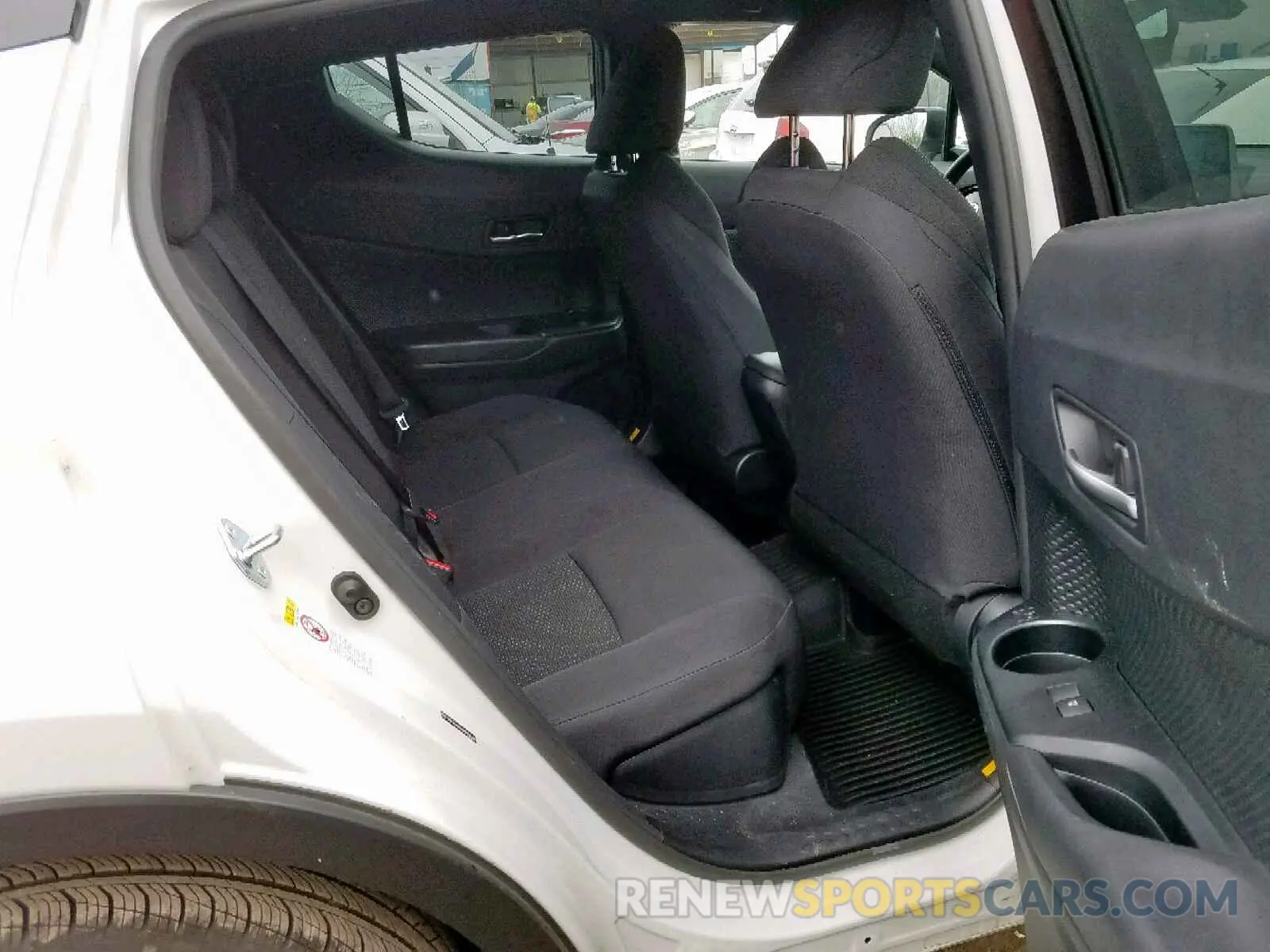 6 fotografías del automóvil dañado NMTKHMBX0KR074181 TOYOTA C-HR XLE 2019