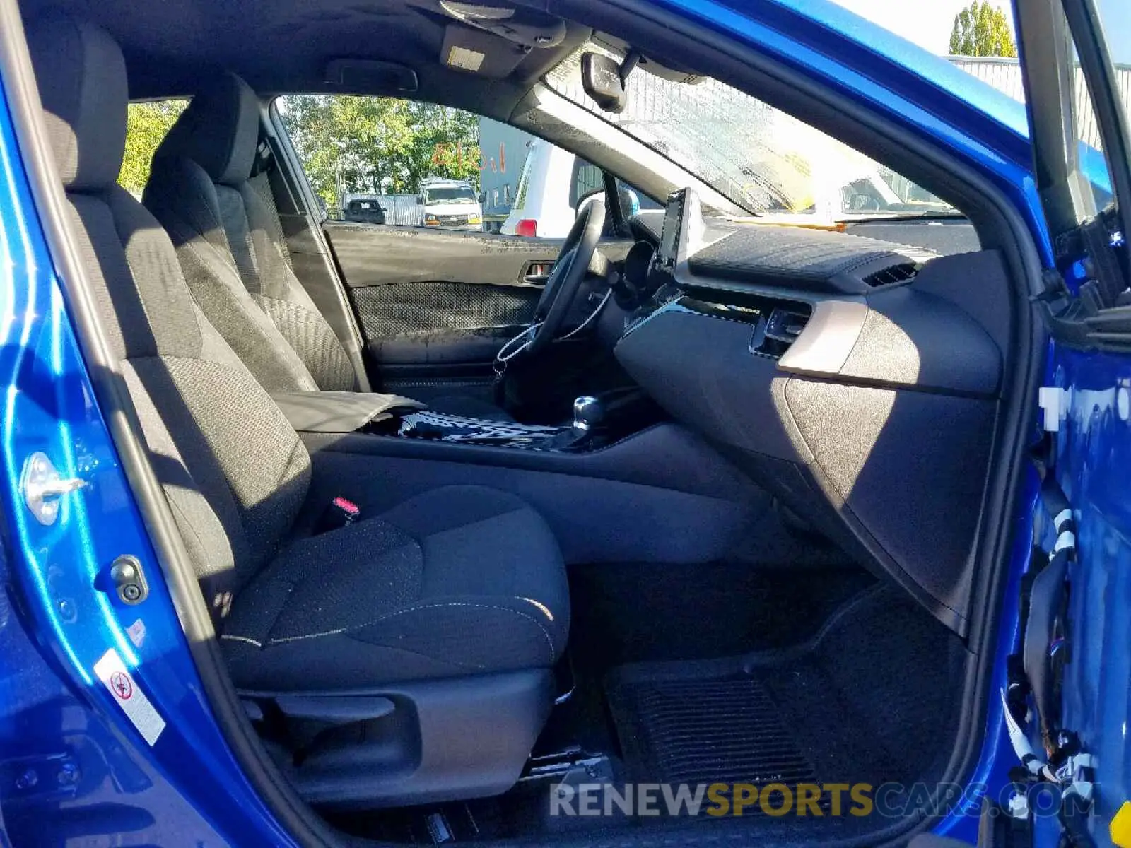 5 fotografías del automóvil dañado NMTKHMBX4KR078282 TOYOTA C-HR XLE 2019