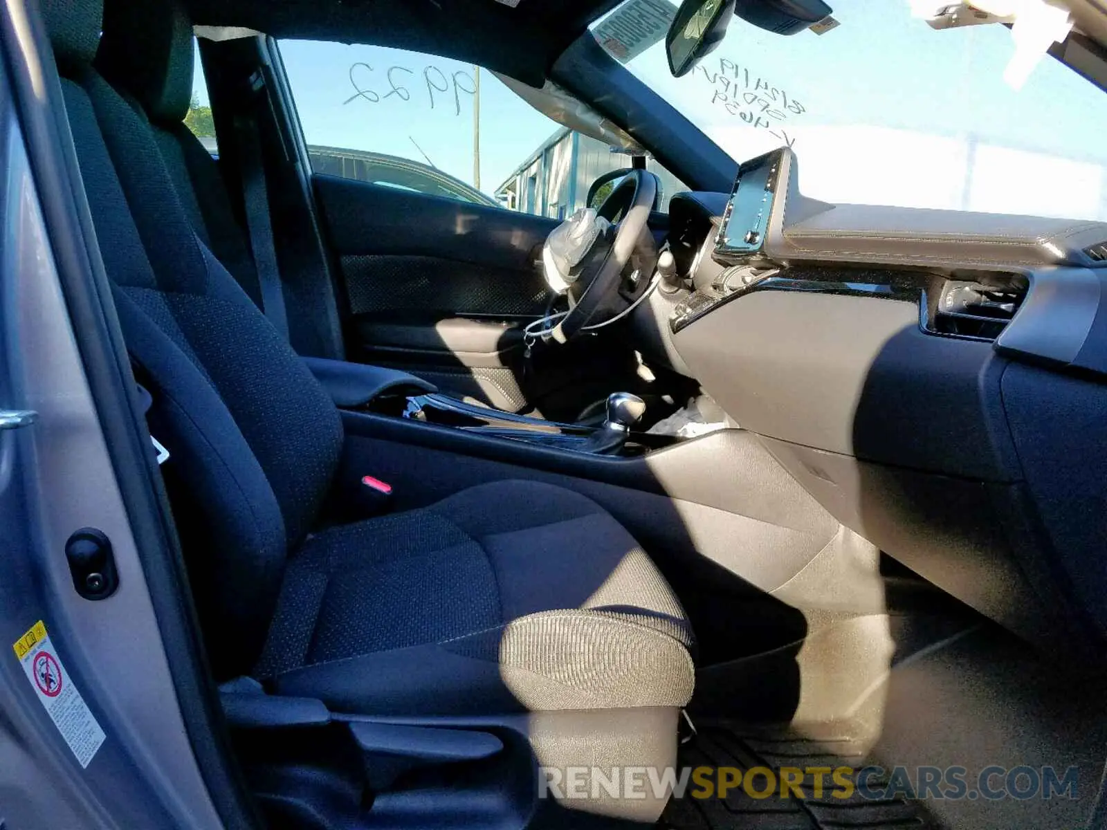 5 fotografías del automóvil dañado NMTKHMBX5KR084639 TOYOTA C-HR XLE 2019