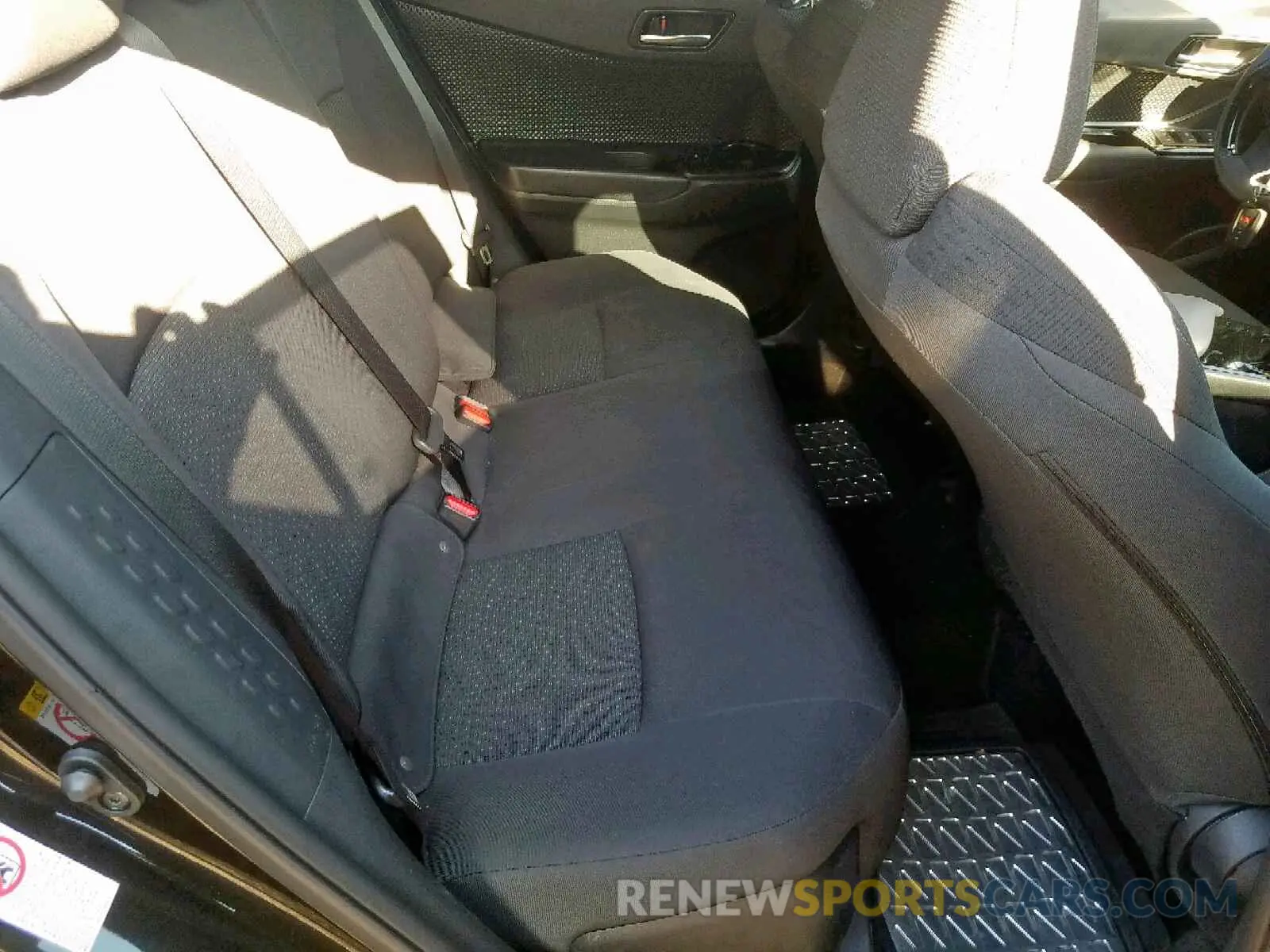 6 fotografías del automóvil dañado NMTKHMBX8KR076020 TOYOTA C-HR XLE 2019