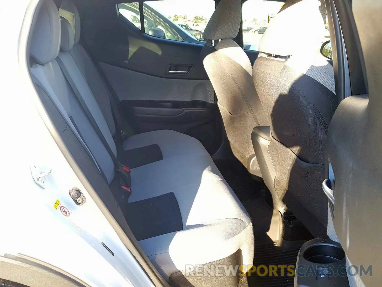 6 fotografías del automóvil dañado NMTKHMBX8KR076647 TOYOTA C-HR XLE 2019